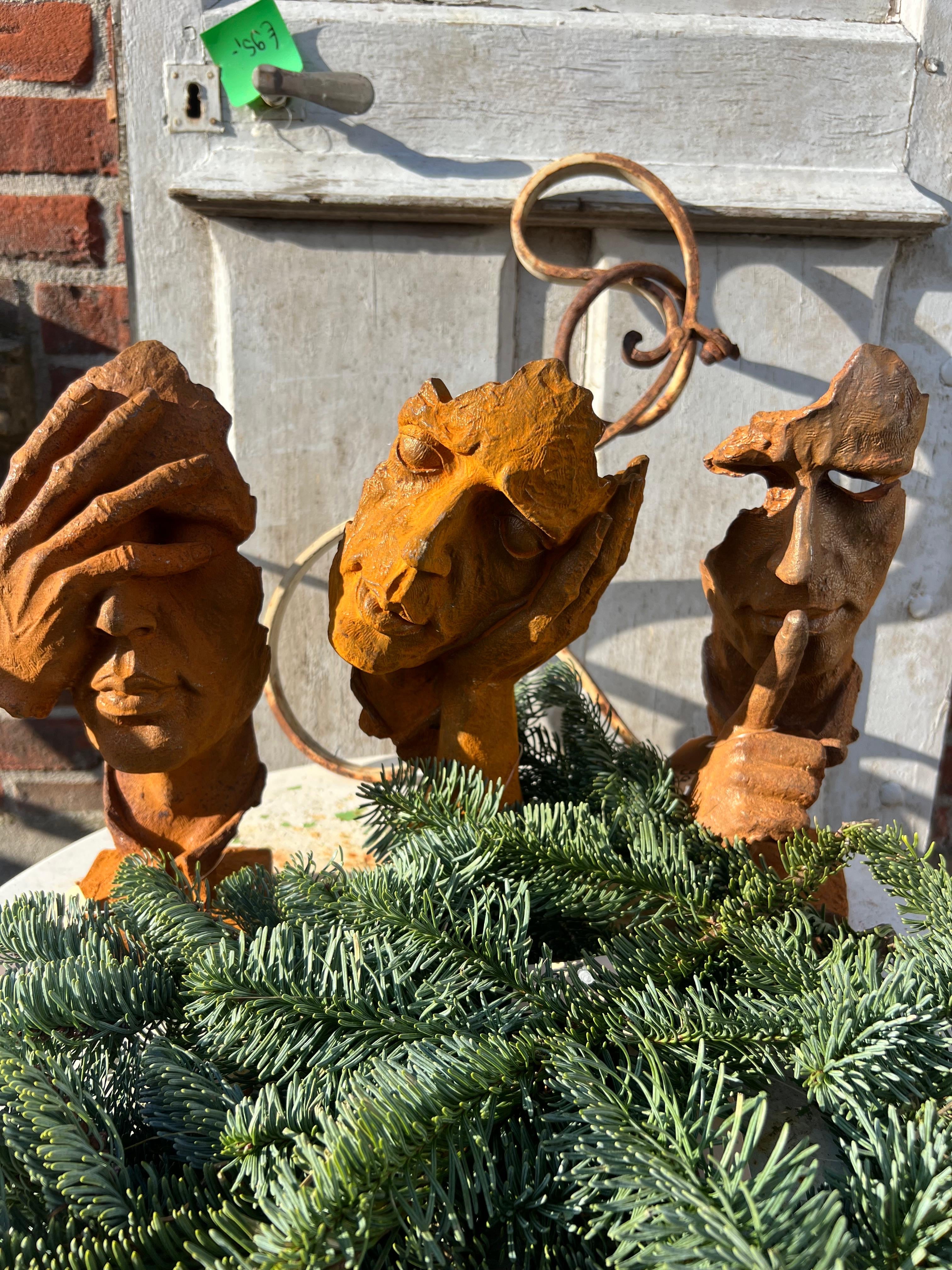 Gietijzeren (tuin) beeld gezicht “Zien”