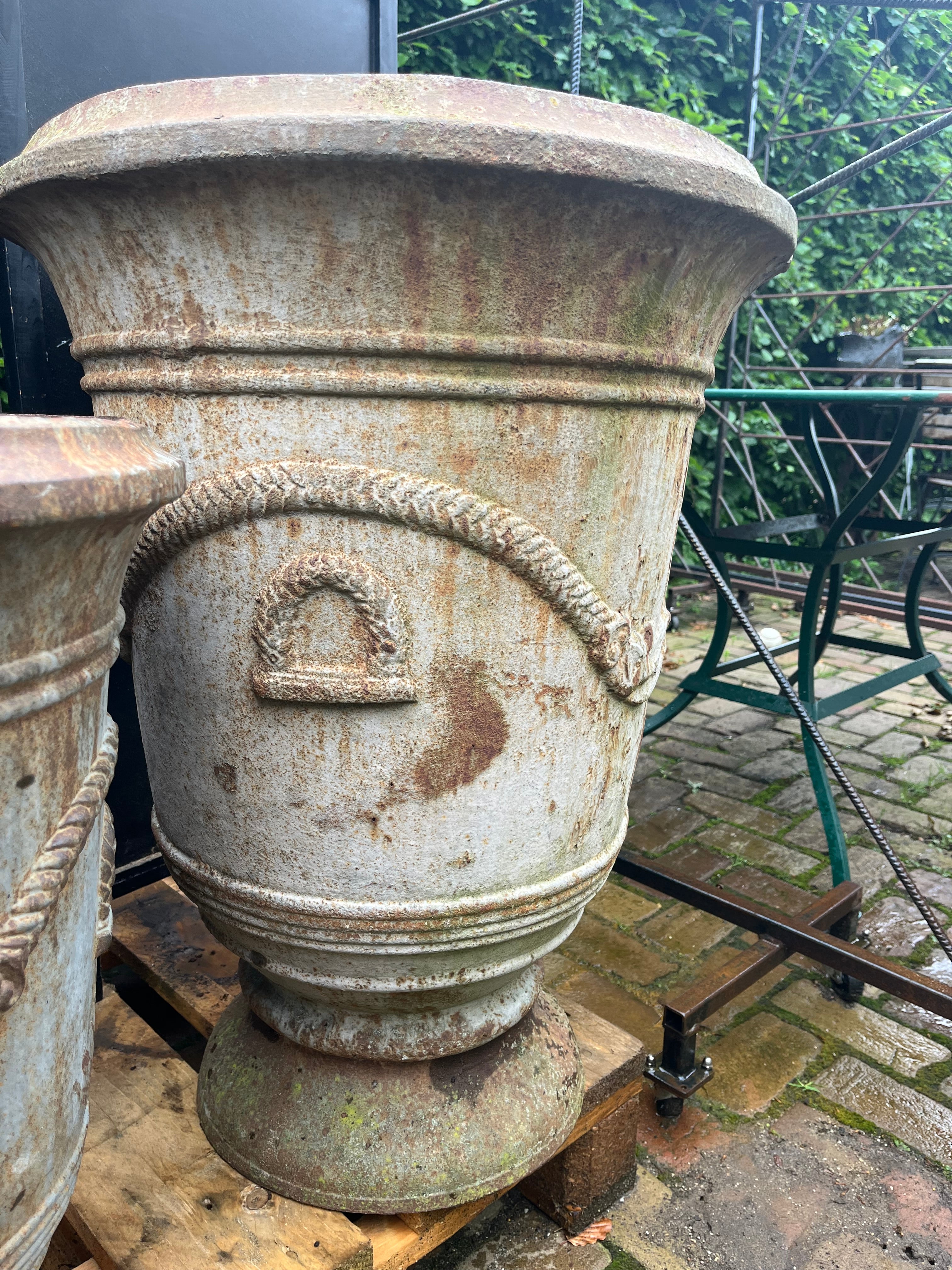 Anduze pot van gietijzer groot - Brocante bij Ingie
