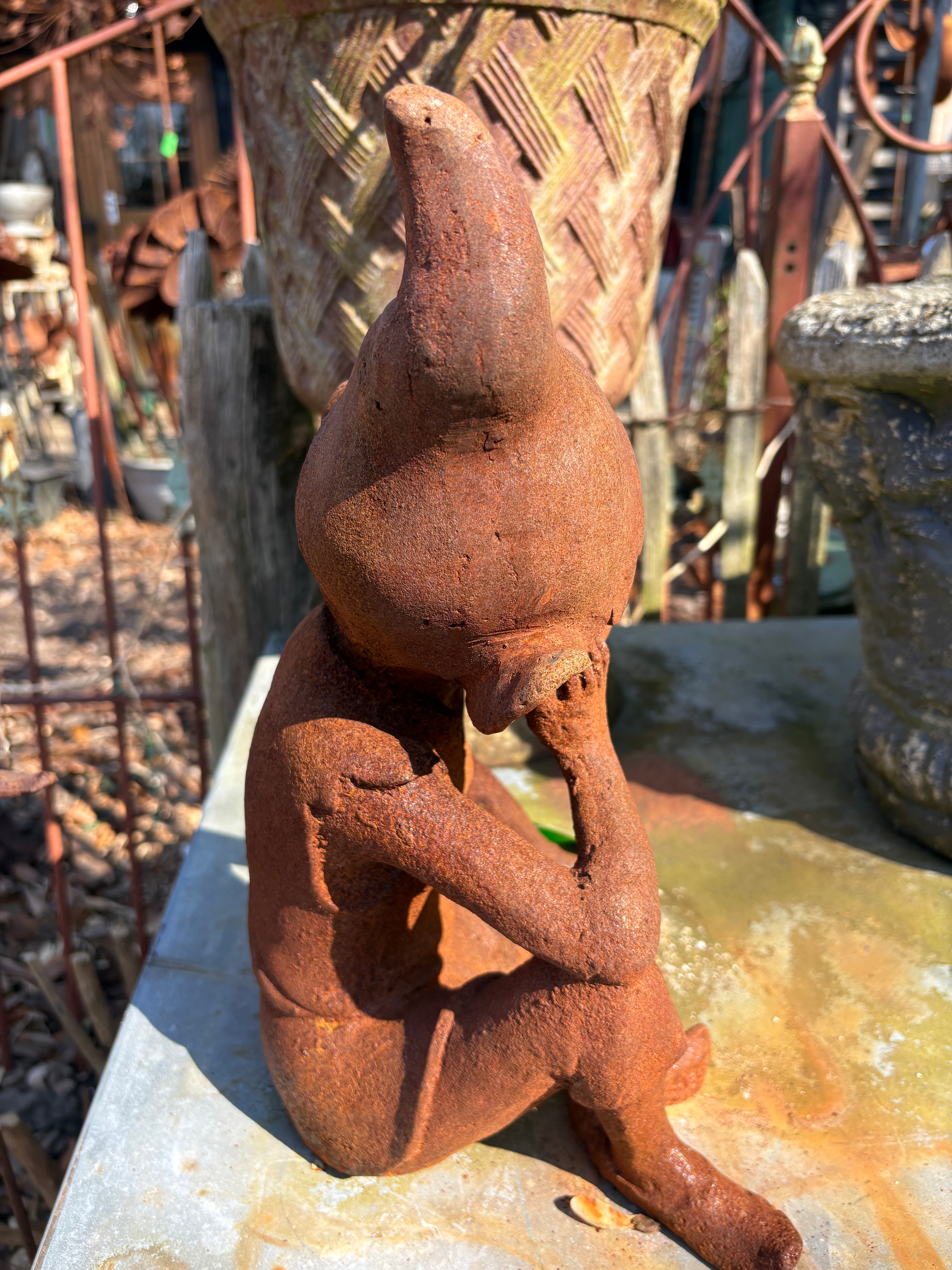 Gietijzeren pixie/ kabouter met hand onder hoofd - Brocante bij Ingie