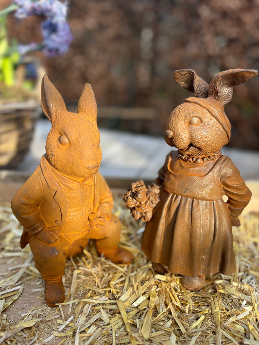 Set van haas hazen mannetje en hazen vrouwtje van gietijzer  (Pasen) - Brocante bij Ingie