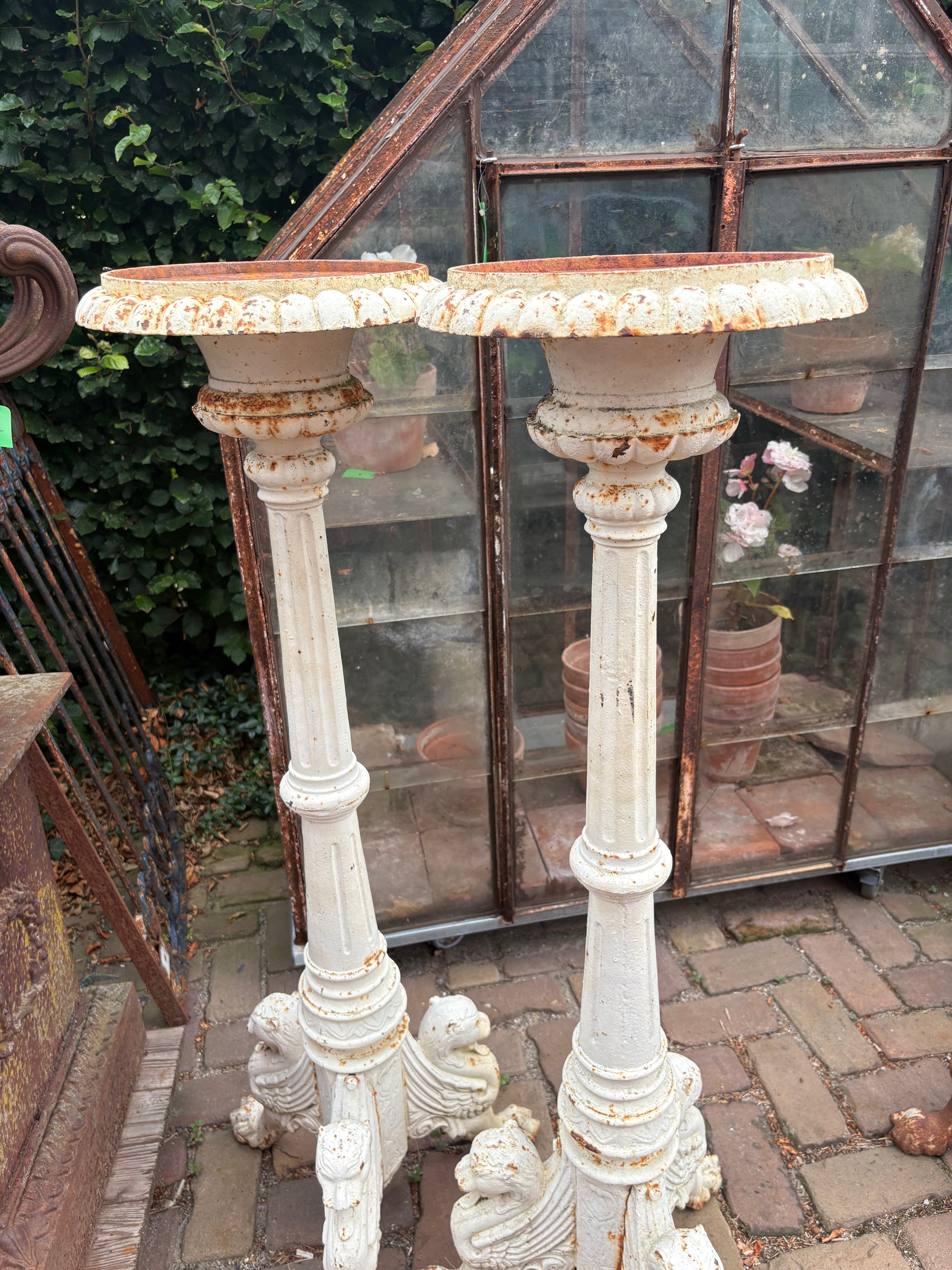 Gietijzeren set van 2 kasteel kandelaars wit/ roestkleurig - Brocante bij Ingie