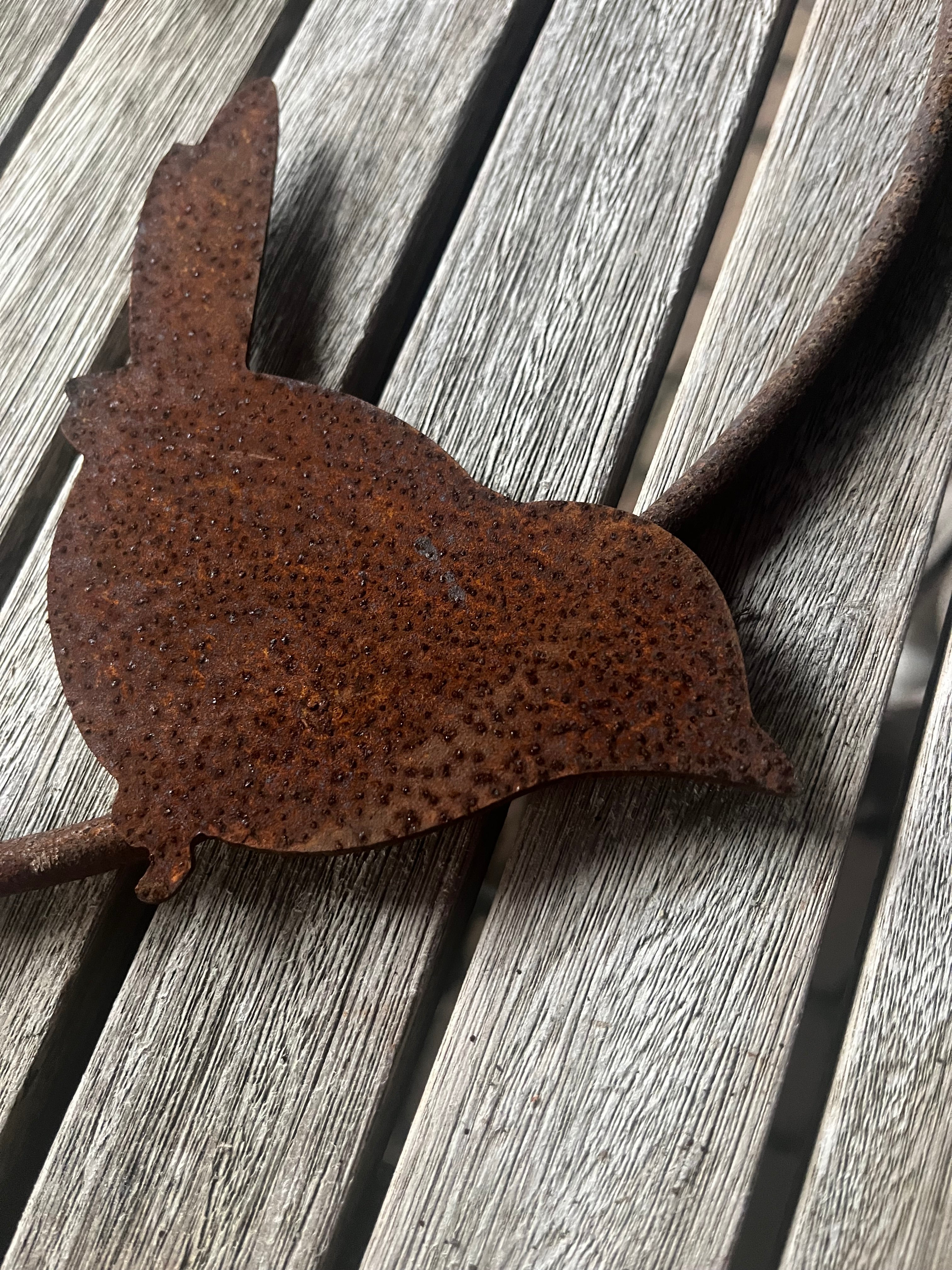 mooie ring met vogels op steker 1.25cm hoog in eco-roest - Brocante bij Ingie