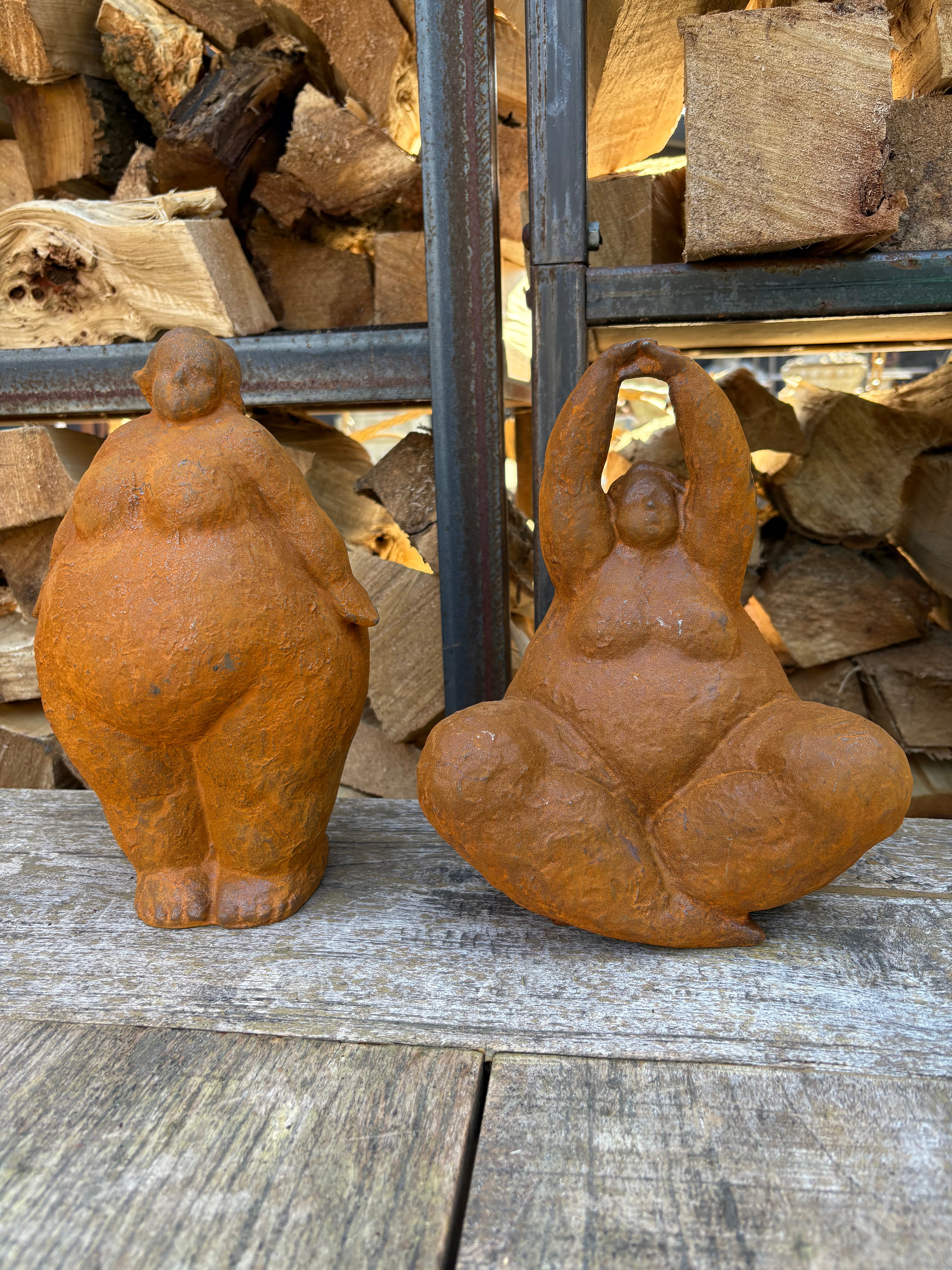 Volslank dametje dame yoga pose - Brocante bij Ingie