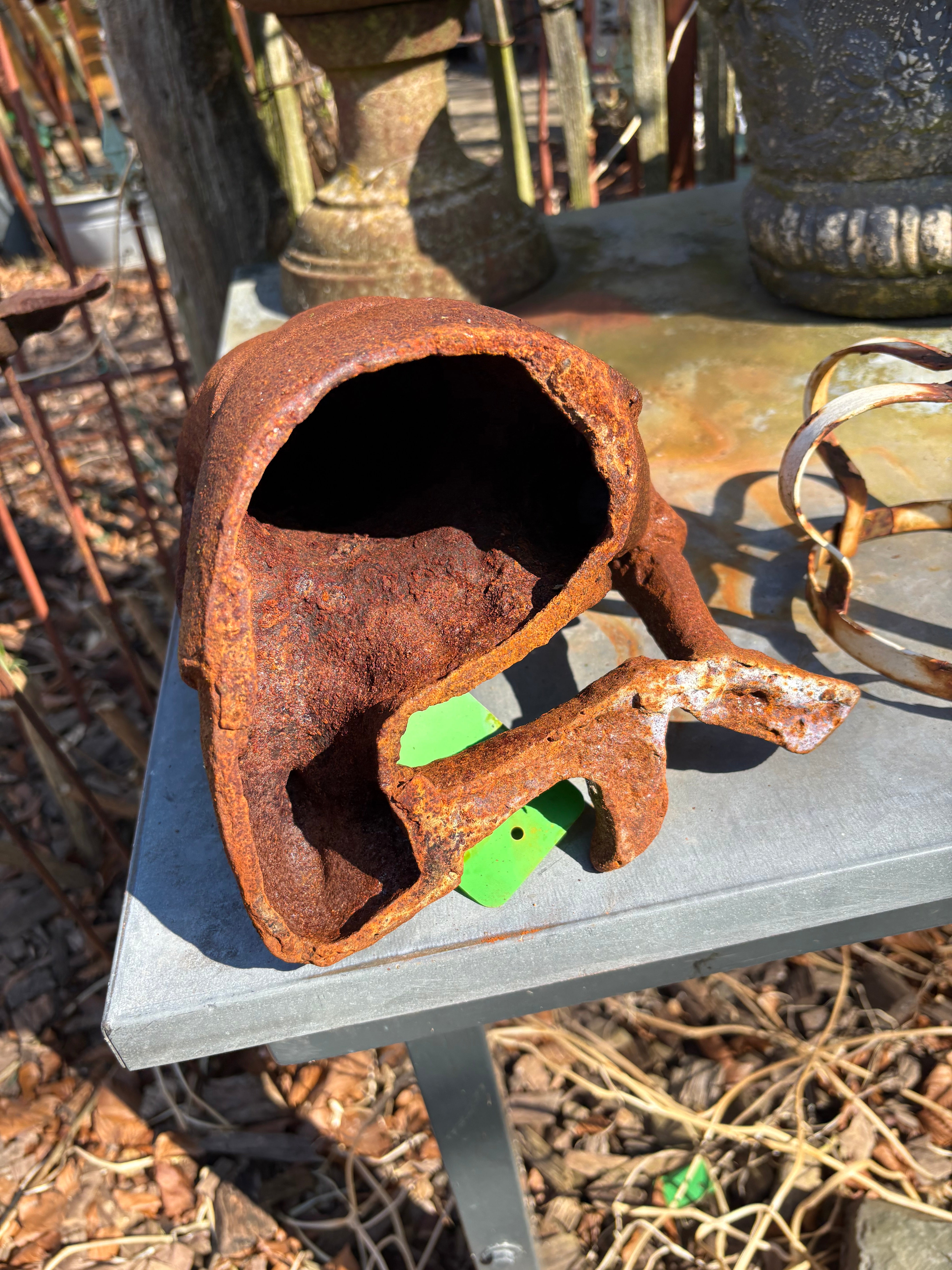 Gietijzeren pixie/ kabouter met hand onder hoofd - Brocante bij Ingie