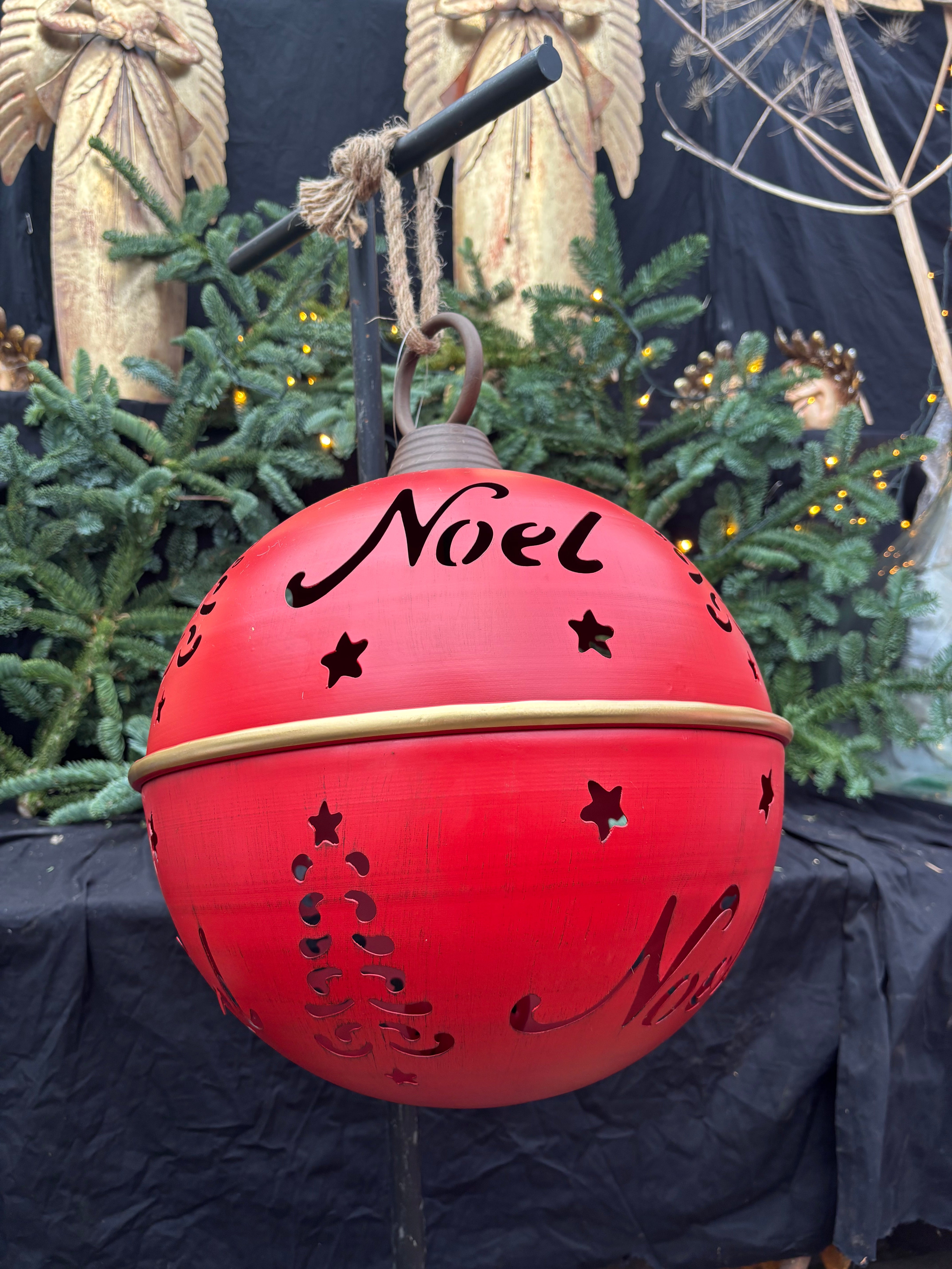 Kerstbal kerst bal ijzer rood met tekst NOEL - Brocante bij Ingie