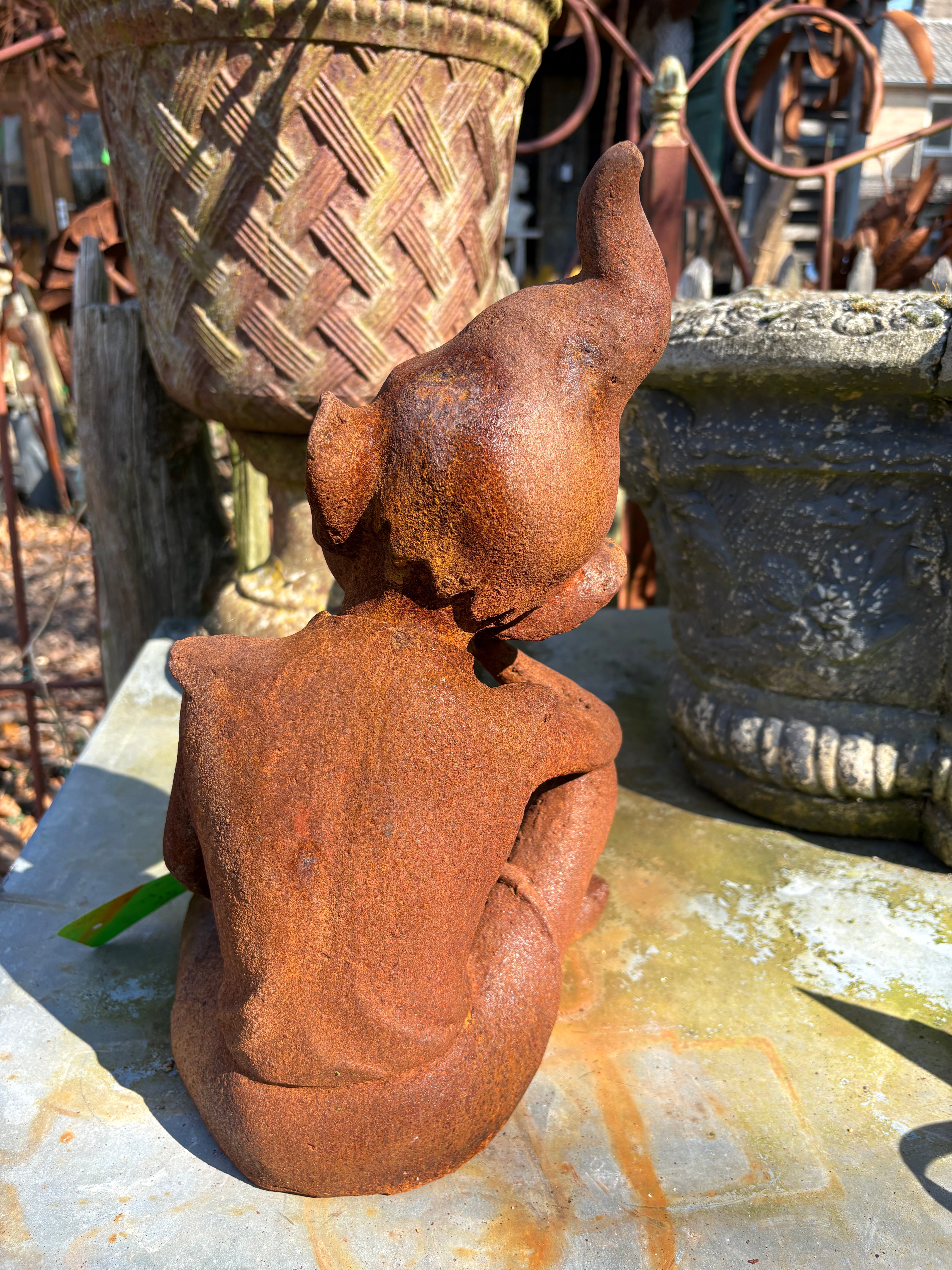 Gietijzeren pixie/ kabouter met hand onder hoofd - Brocante bij Ingie