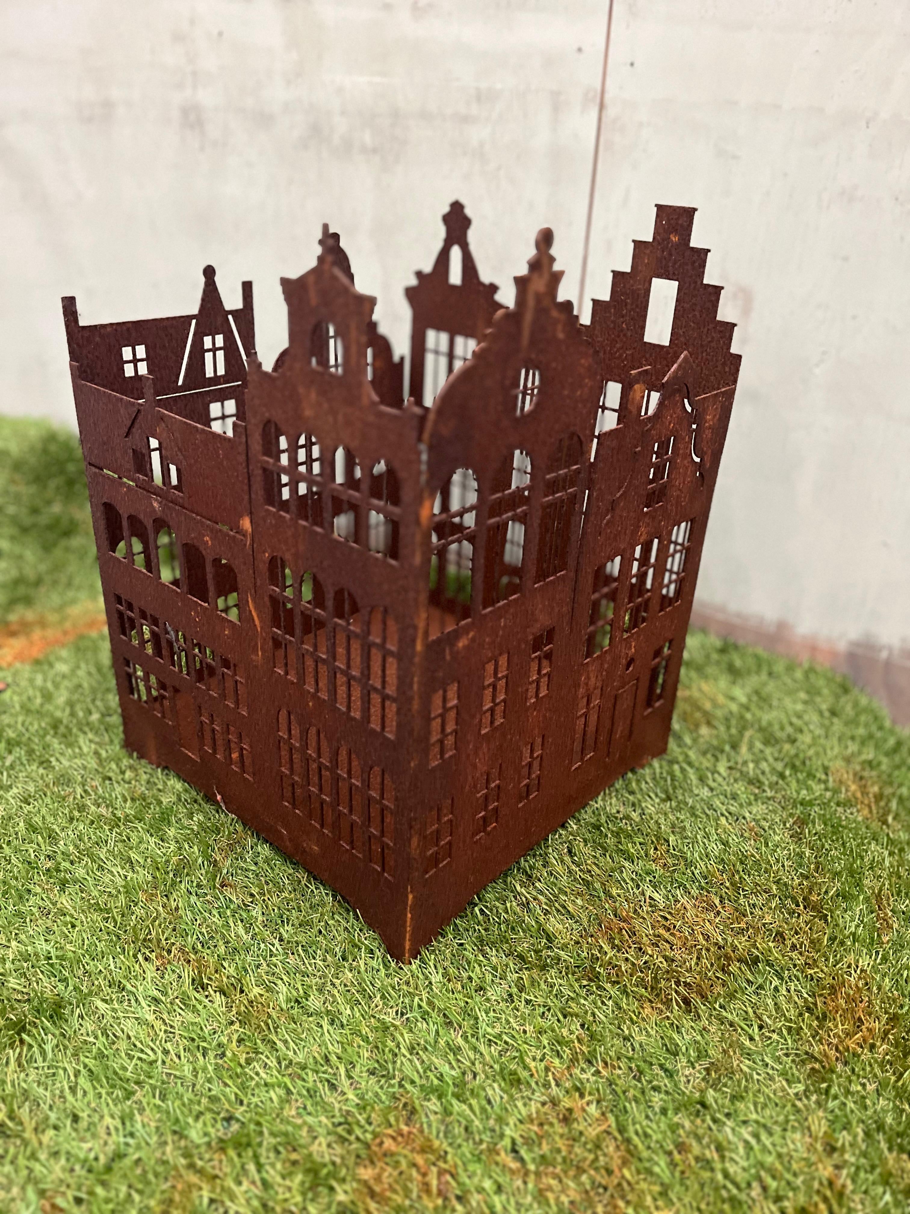 Amsterdamse huizen kaarsenhouder van eco roest - Brocante bij Ingie