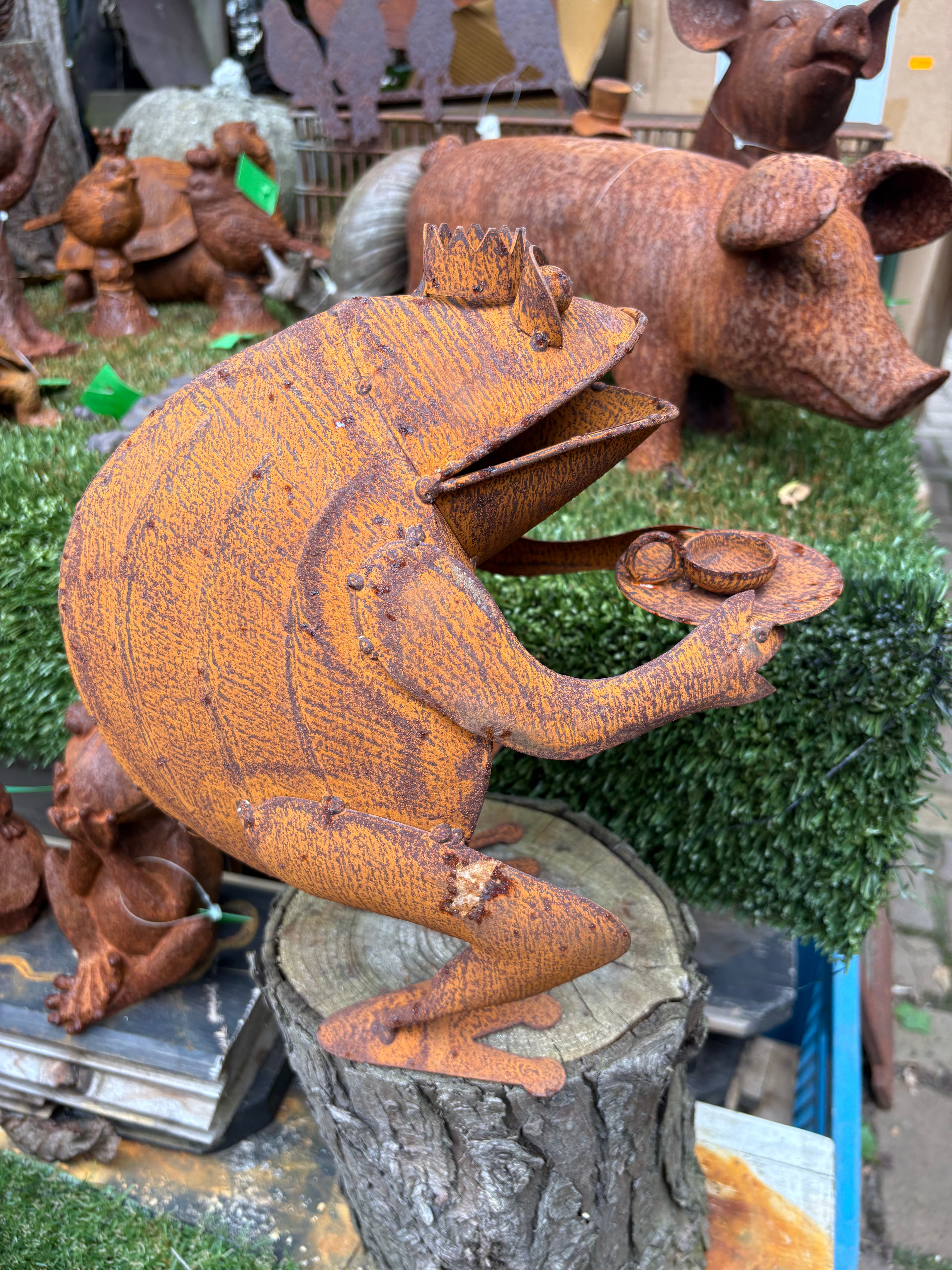 Kikker met kandelaar van ijzer roestkleur - Brocante bij Ingie