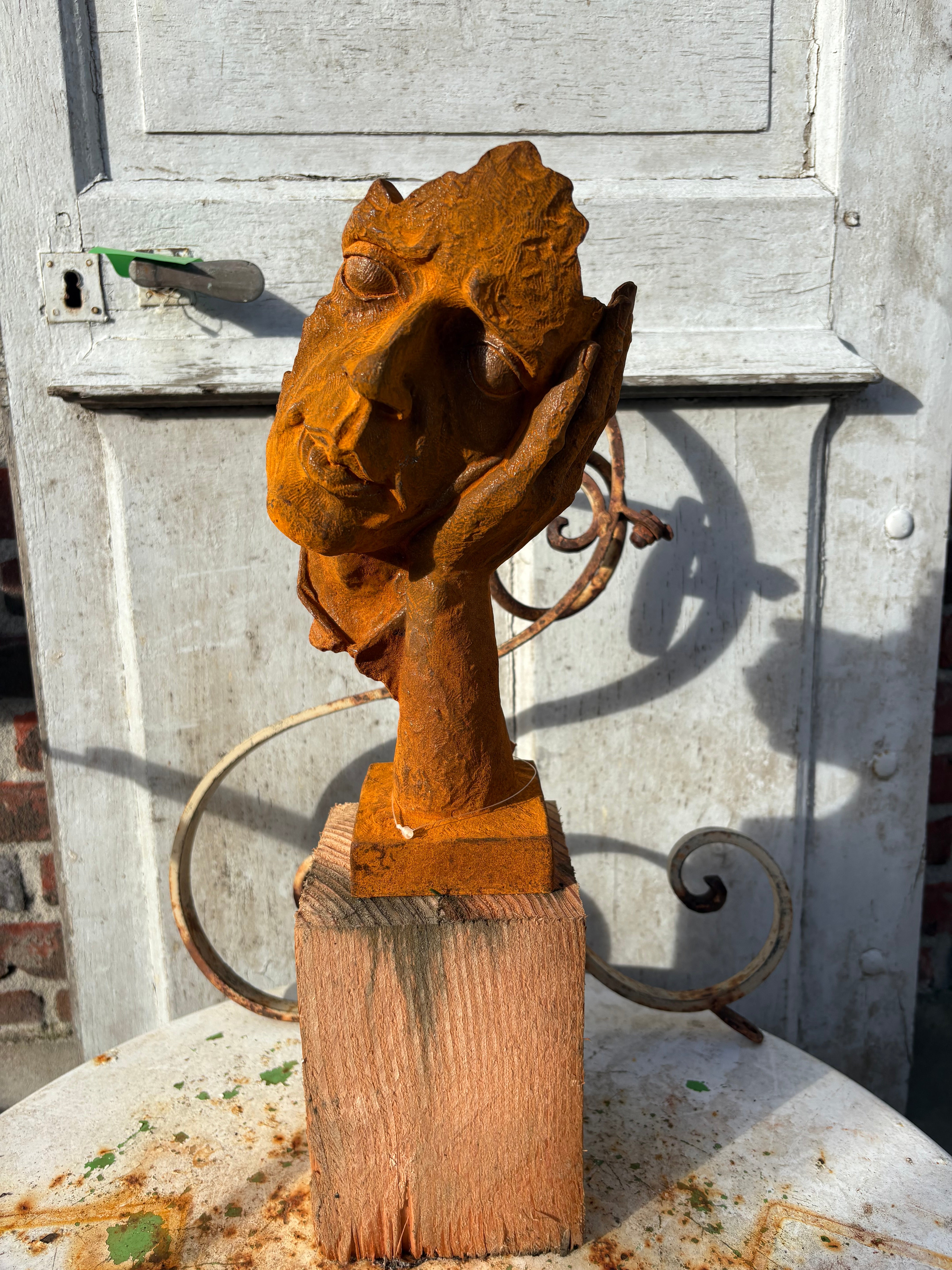 Gietijzeren (tuin) beeld gezicht “Horen”