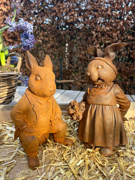 Set van haas hazen mannetje en hazen vrouwtje van gietijzer  (Pasen) - Brocante bij Ingie