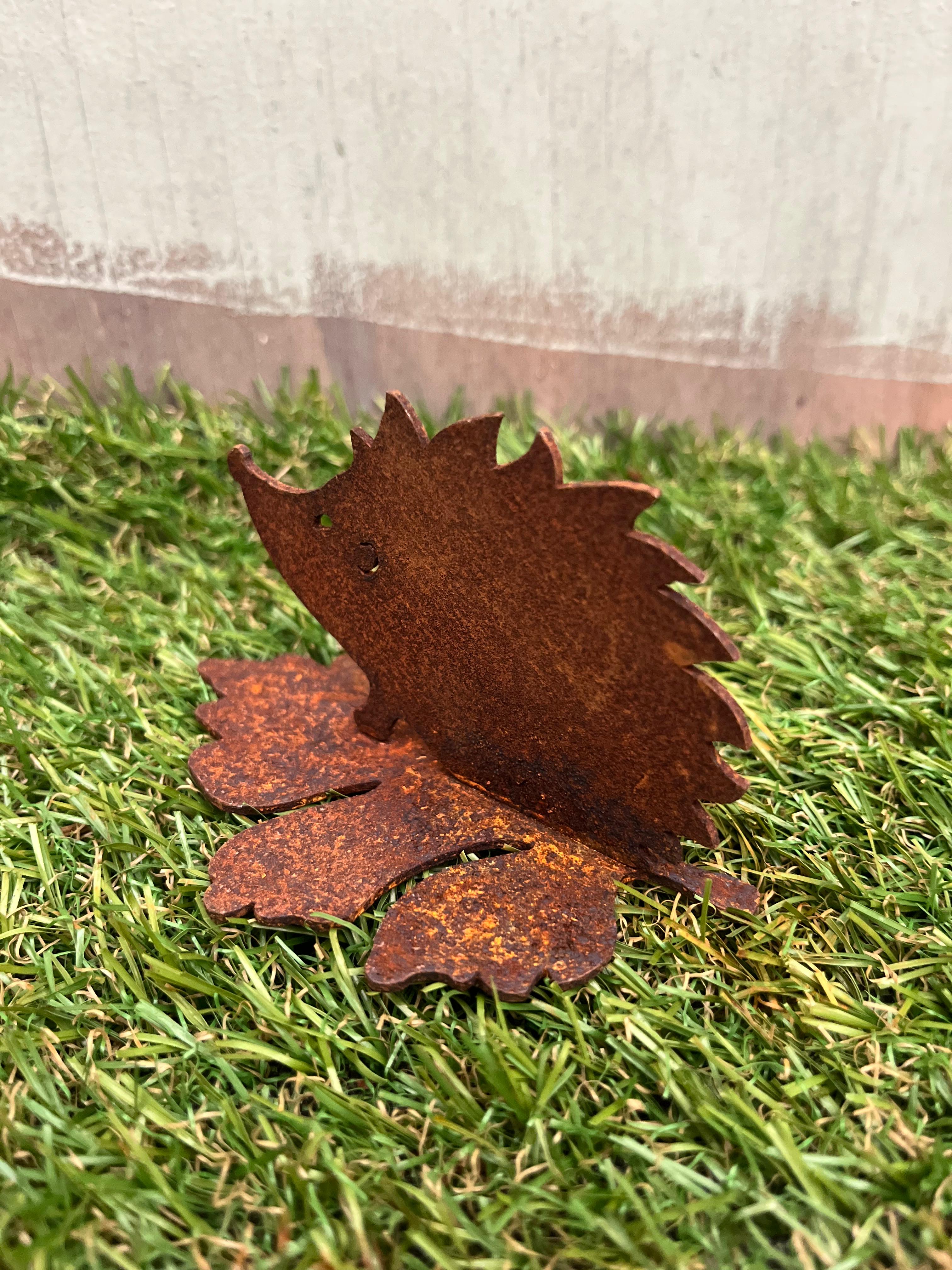 Egel op blaadje van eco roest - Brocante bij Ingie
