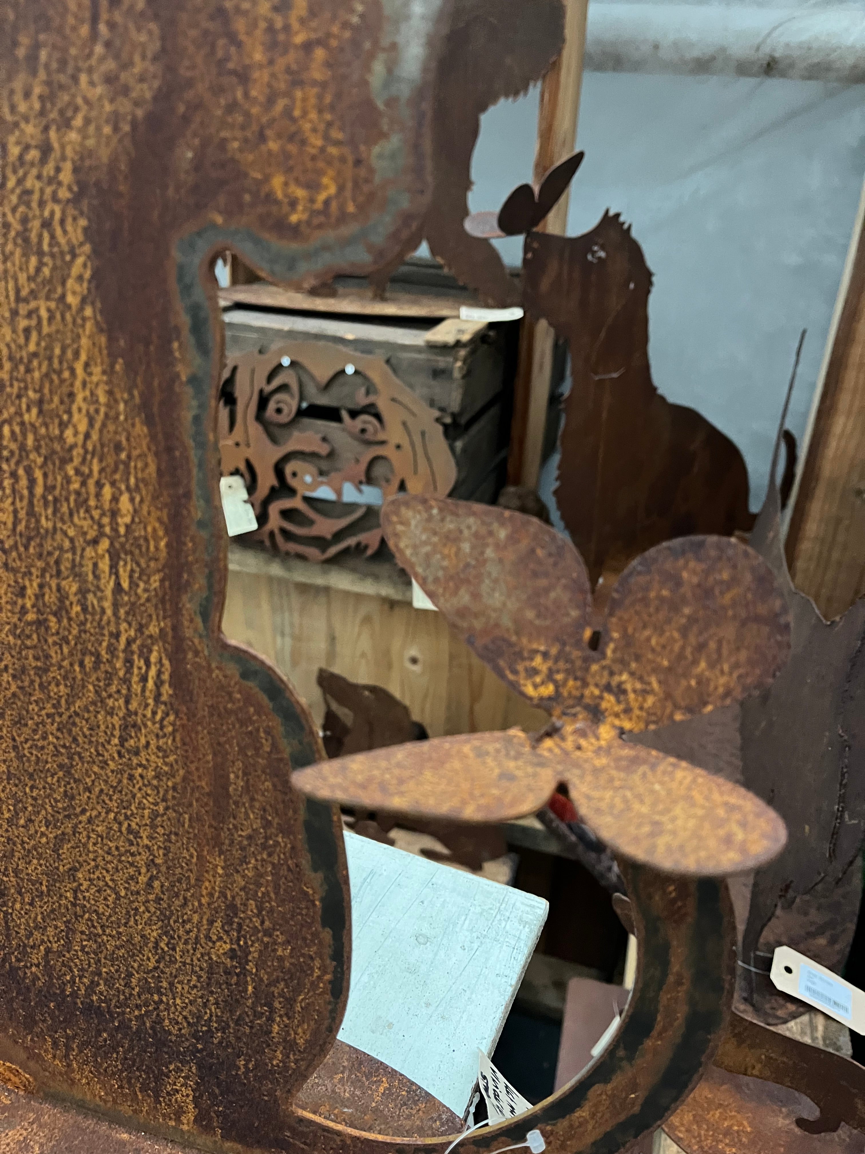 Kat met vlinder op staart op plaat van Ecoroest - Brocante bij Ingie