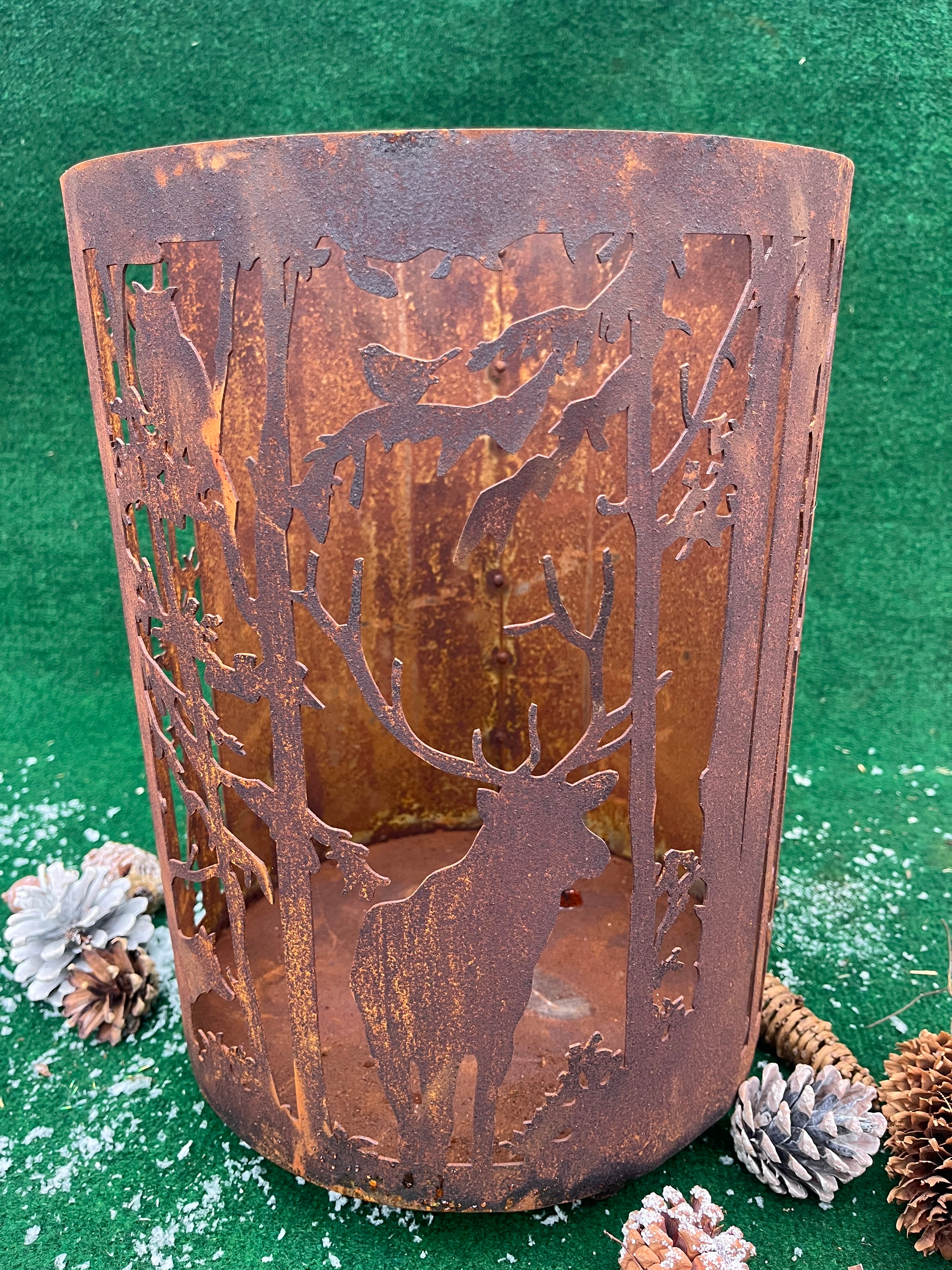 prachtig groot en zwaar windlicht van ecoroest met wild tafereel - Brocante bij Ingie