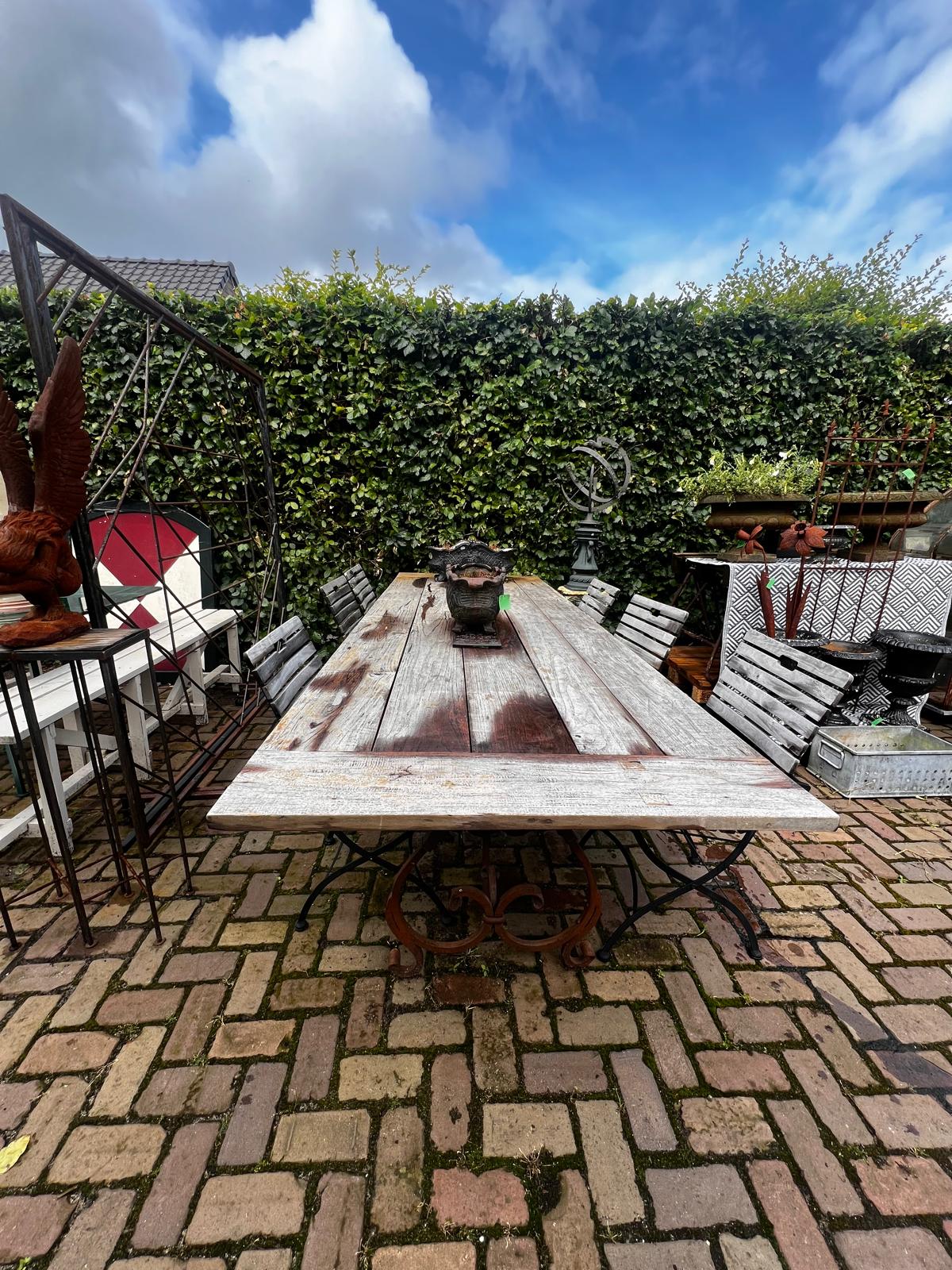 tuintafel, smeedijzer onderstel, teakhouten blad, uniek!