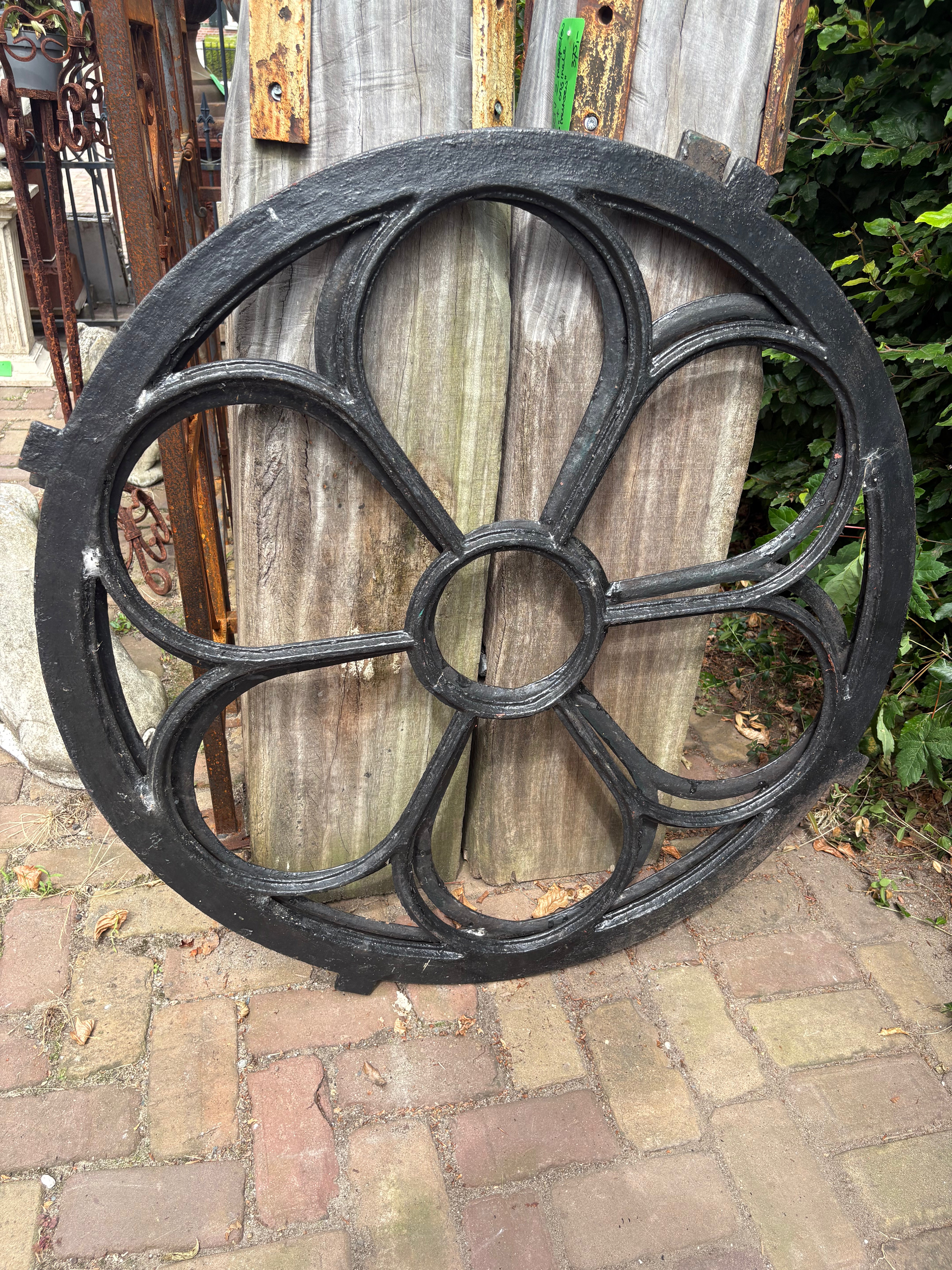 Zwaar oud smeedijzeren kerkraam van 1 meter doorsnede - Brocante bij Ingie