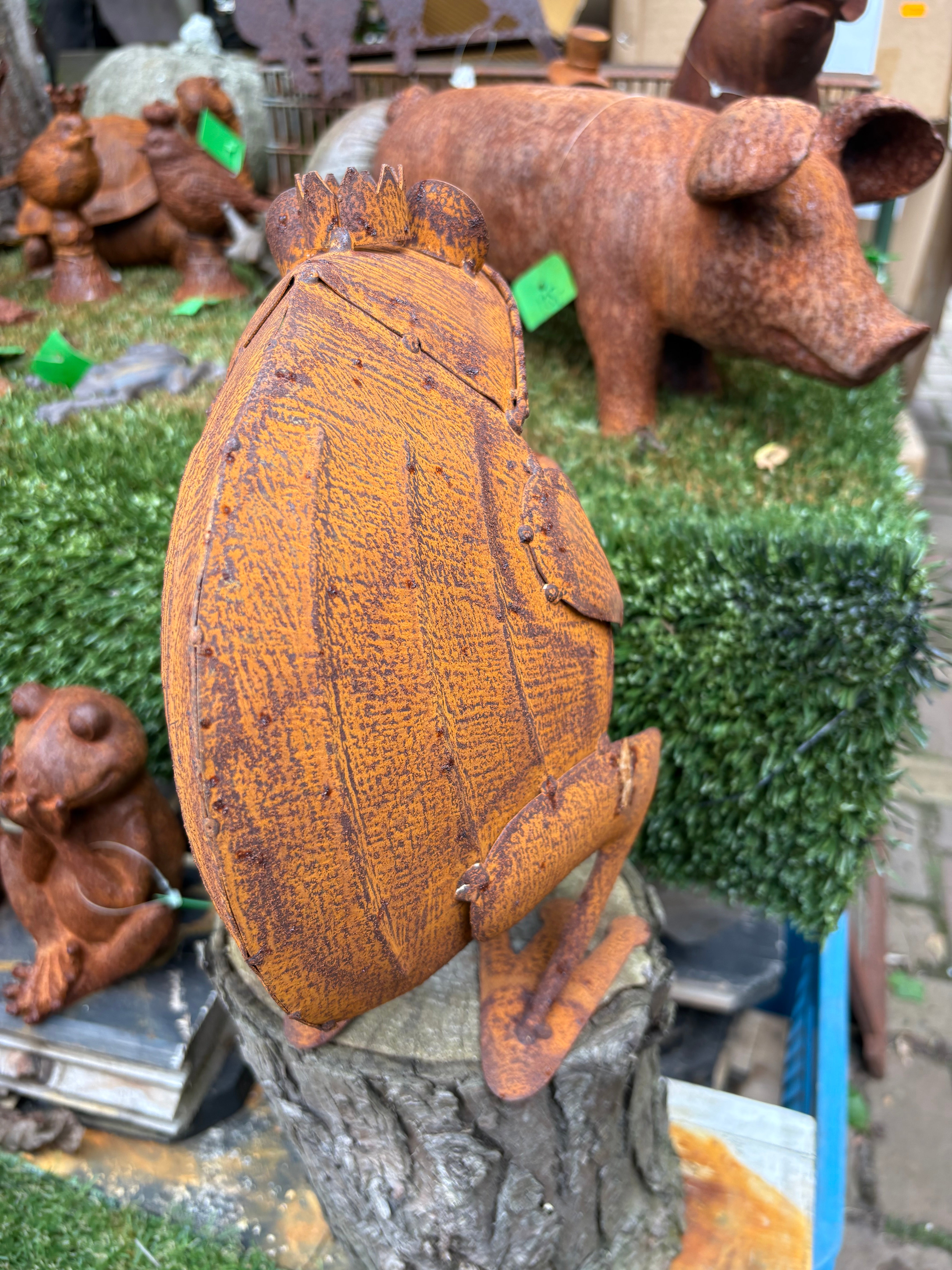 Kikker met kandelaar van ijzer roestkleur - Brocante bij Ingie