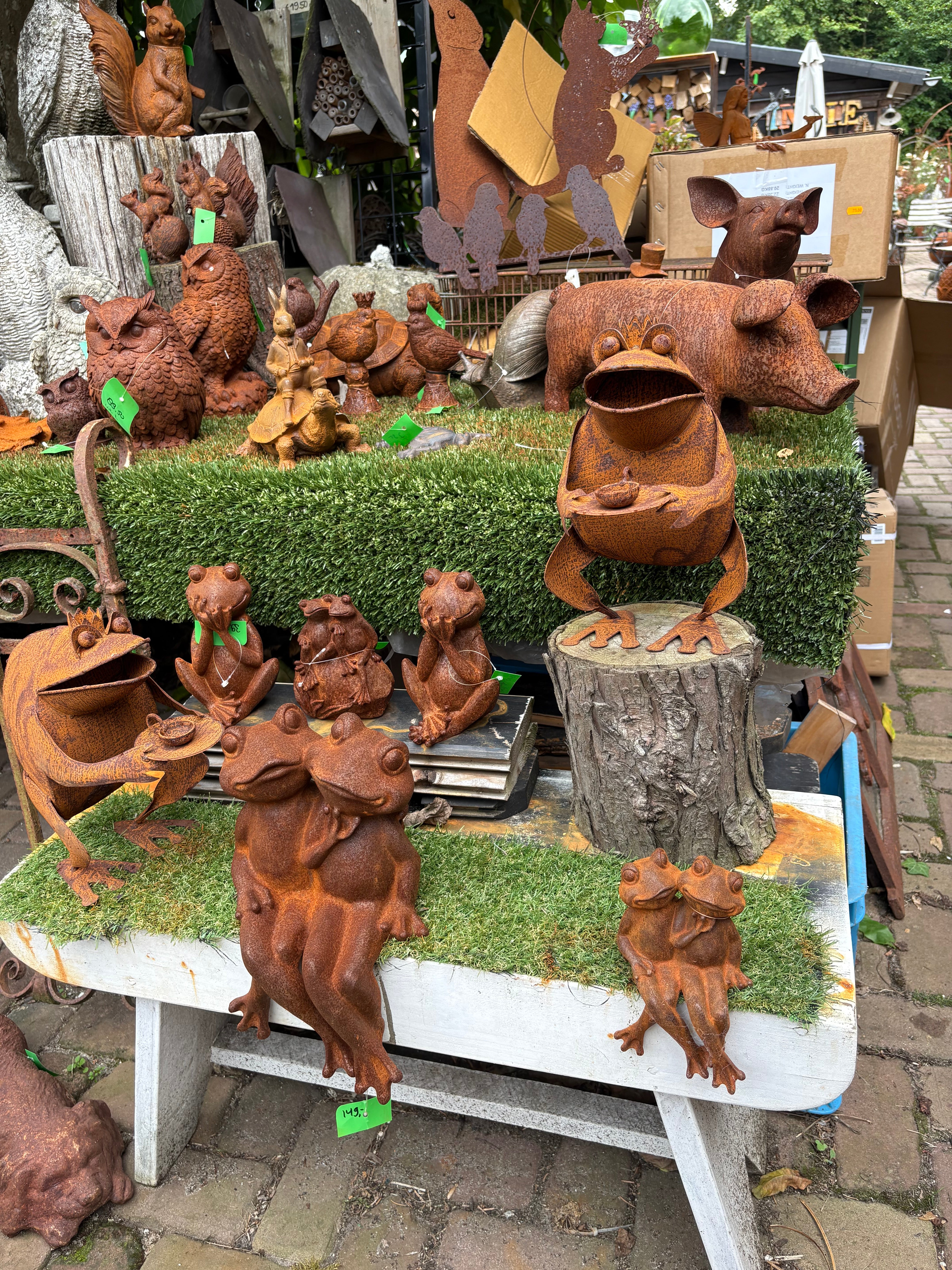 Kikker met kandelaar van ijzer roestkleur - Brocante bij Ingie