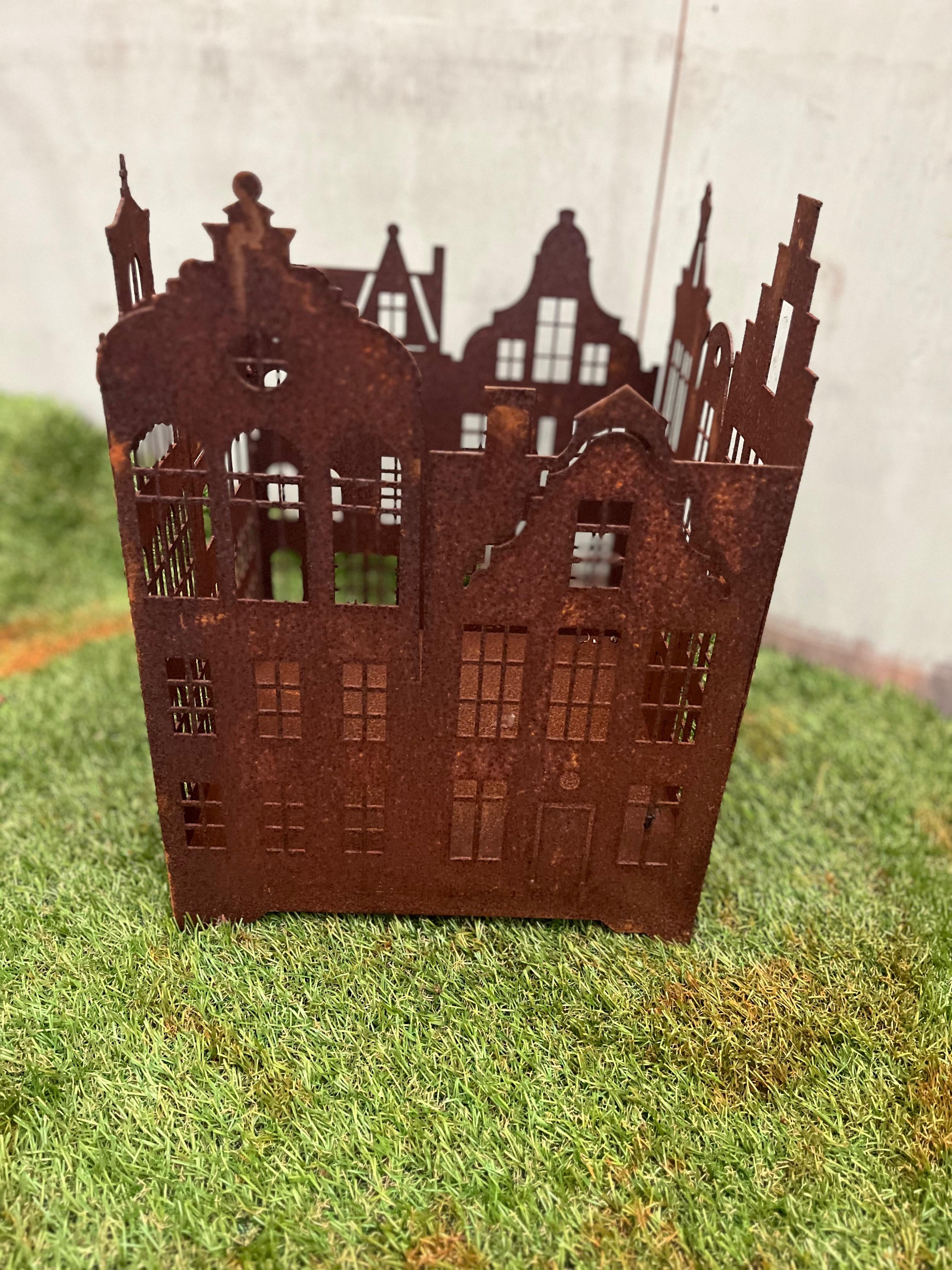 Amsterdamse huizen kaarsenhouder van eco roest - Brocante bij Ingie