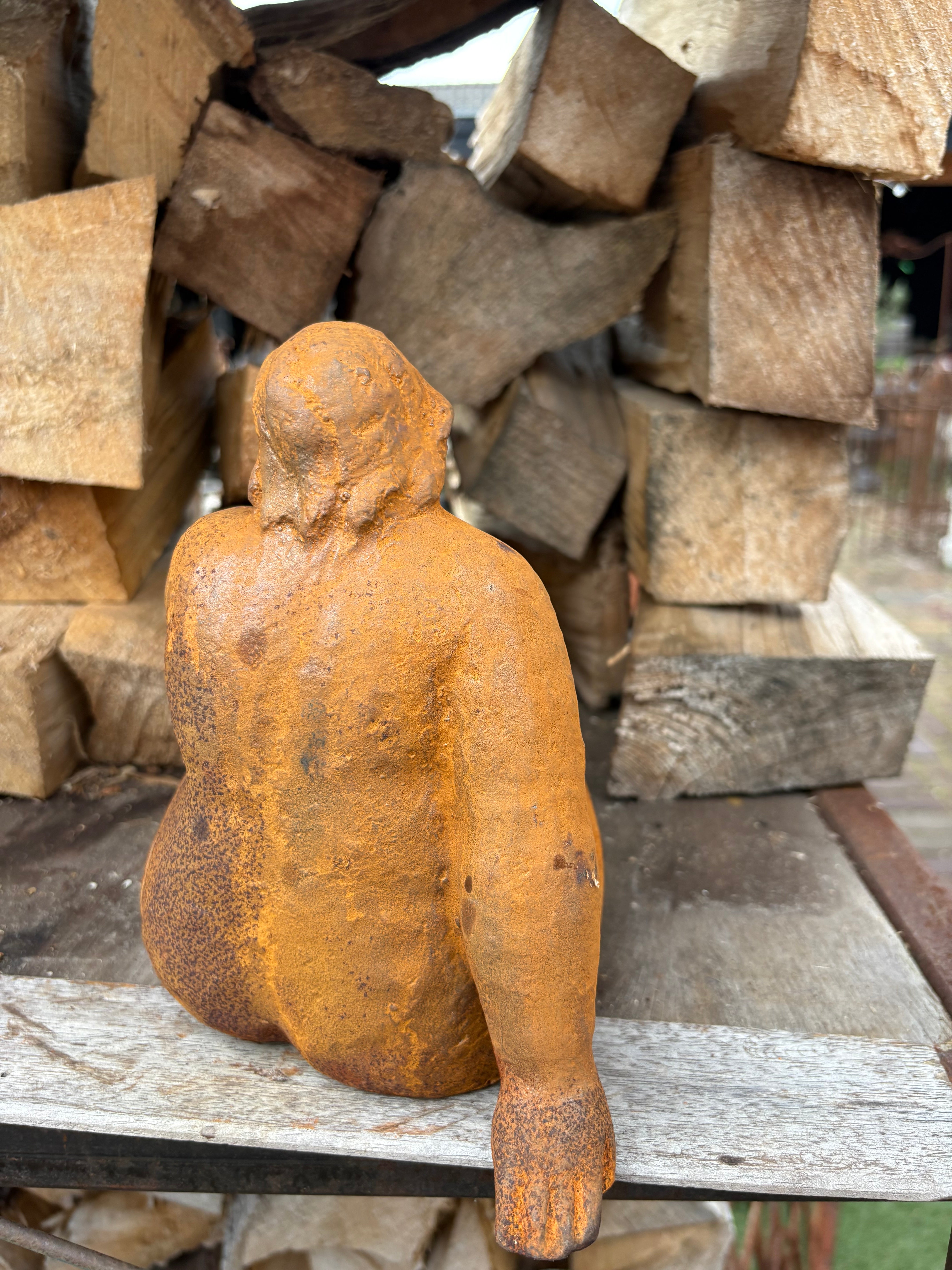 Volslank dametje dame zittende