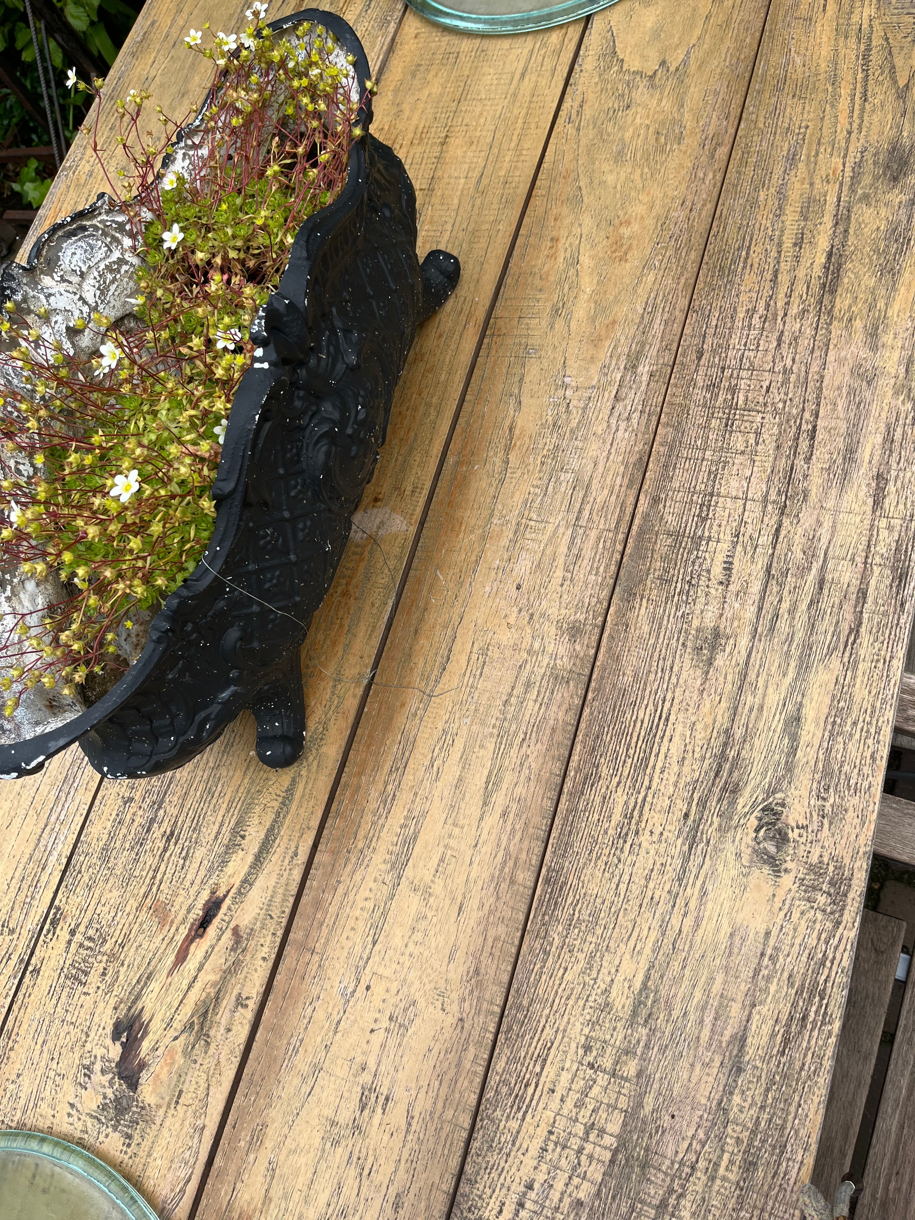 Zeer grote tuin tafel met eikenhout blad en zwaar smeedijzer onderstel - Brocante bij Ingie