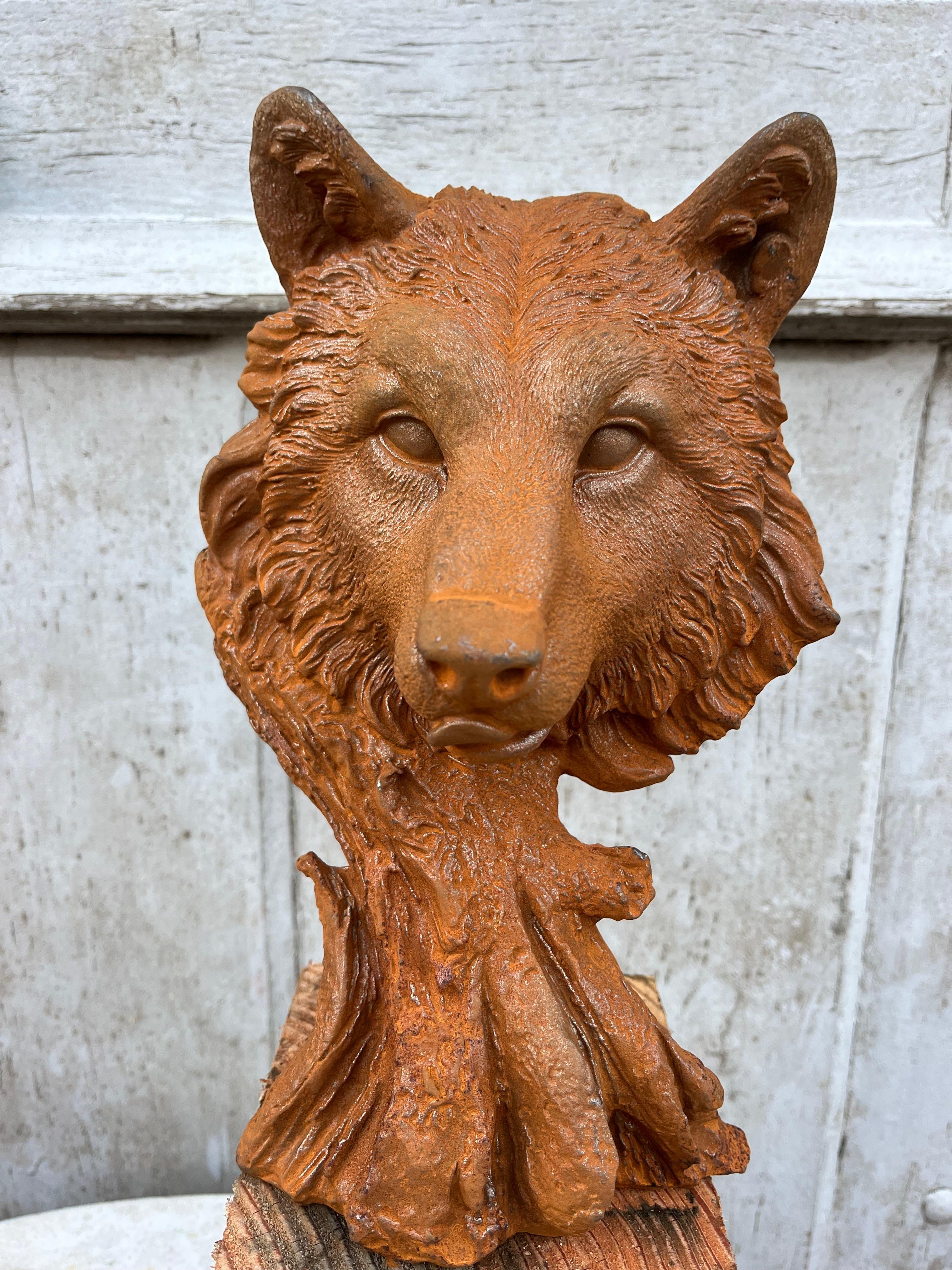 Buste wolf van gietijzer