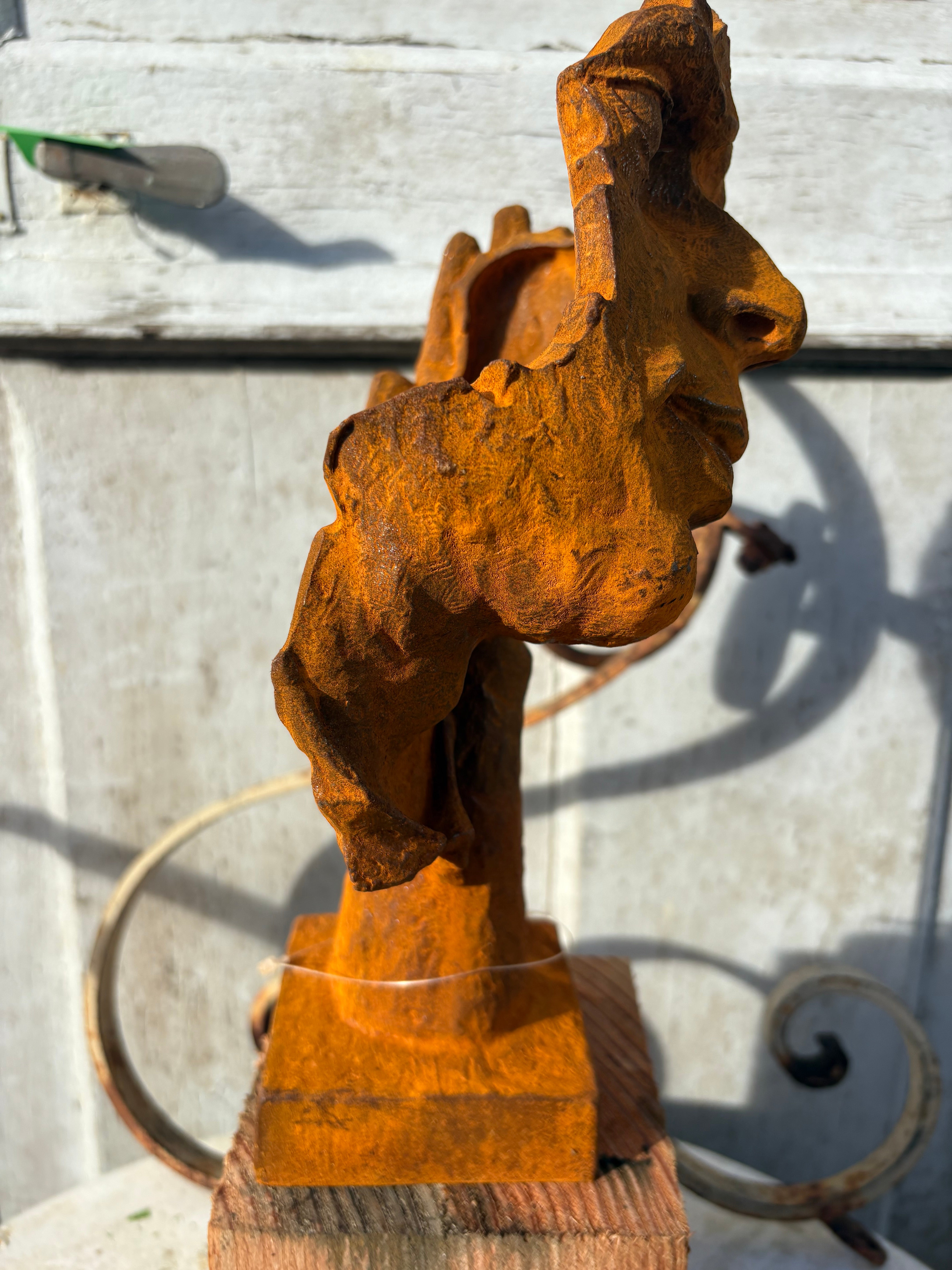 Gietijzeren (tuin) beeld gezicht “Horen”