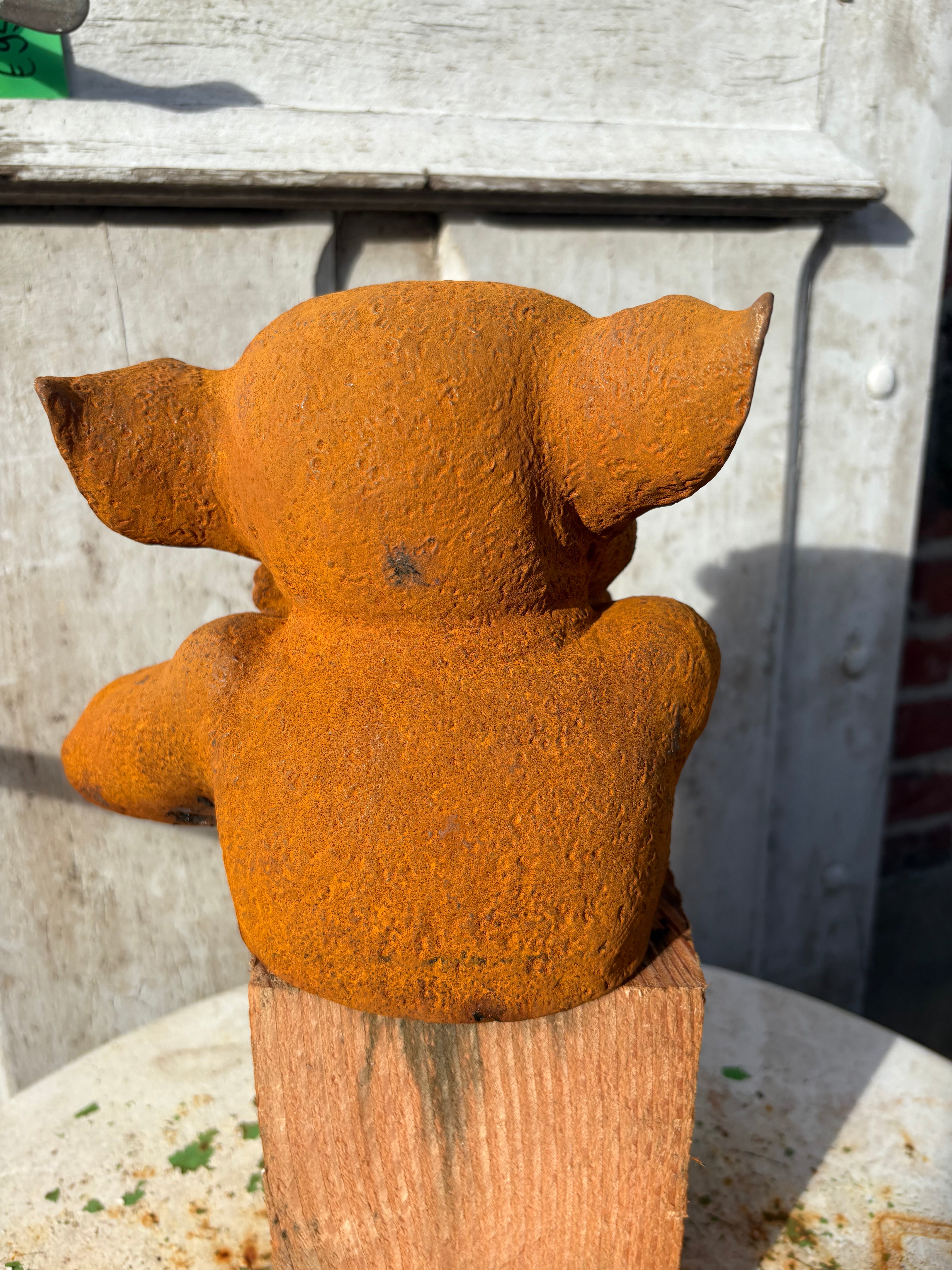 Eigenwijze hond van gietijzer