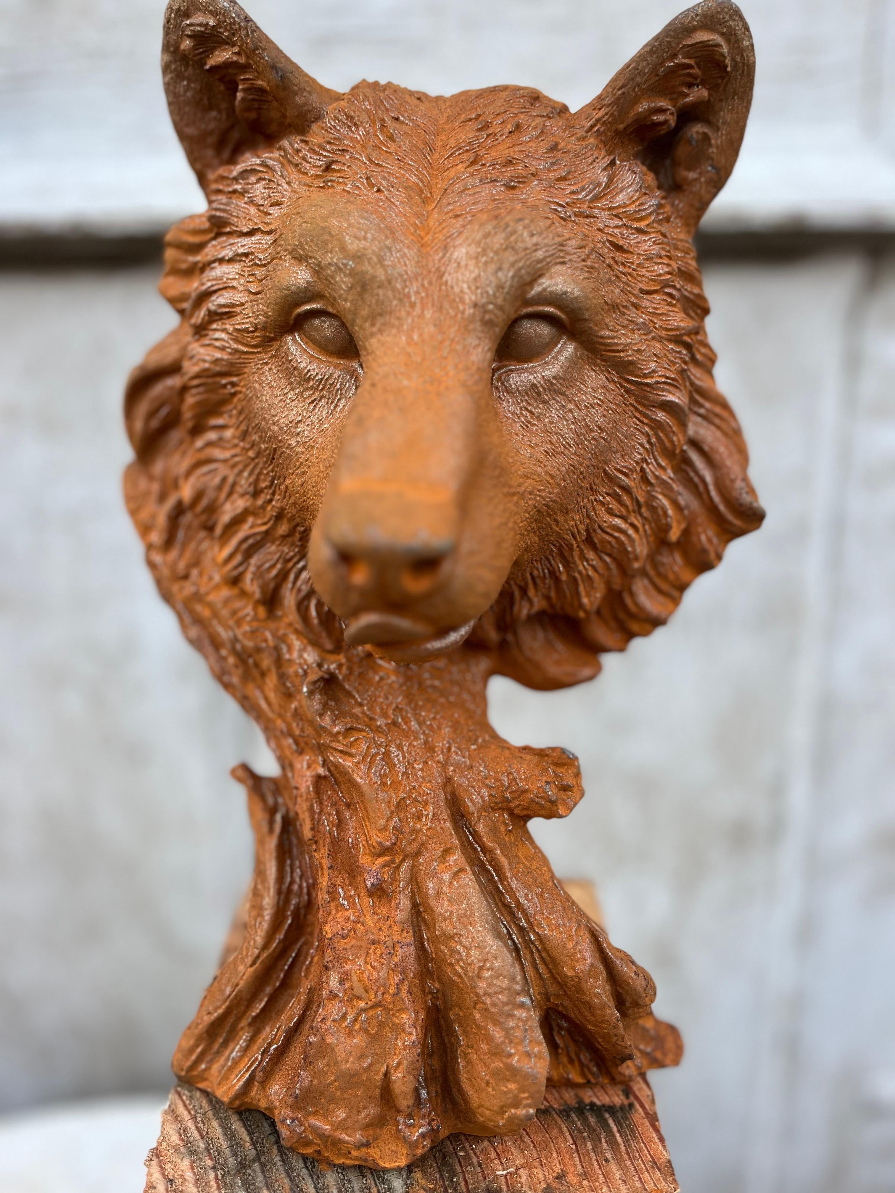 Buste wolf van gietijzer