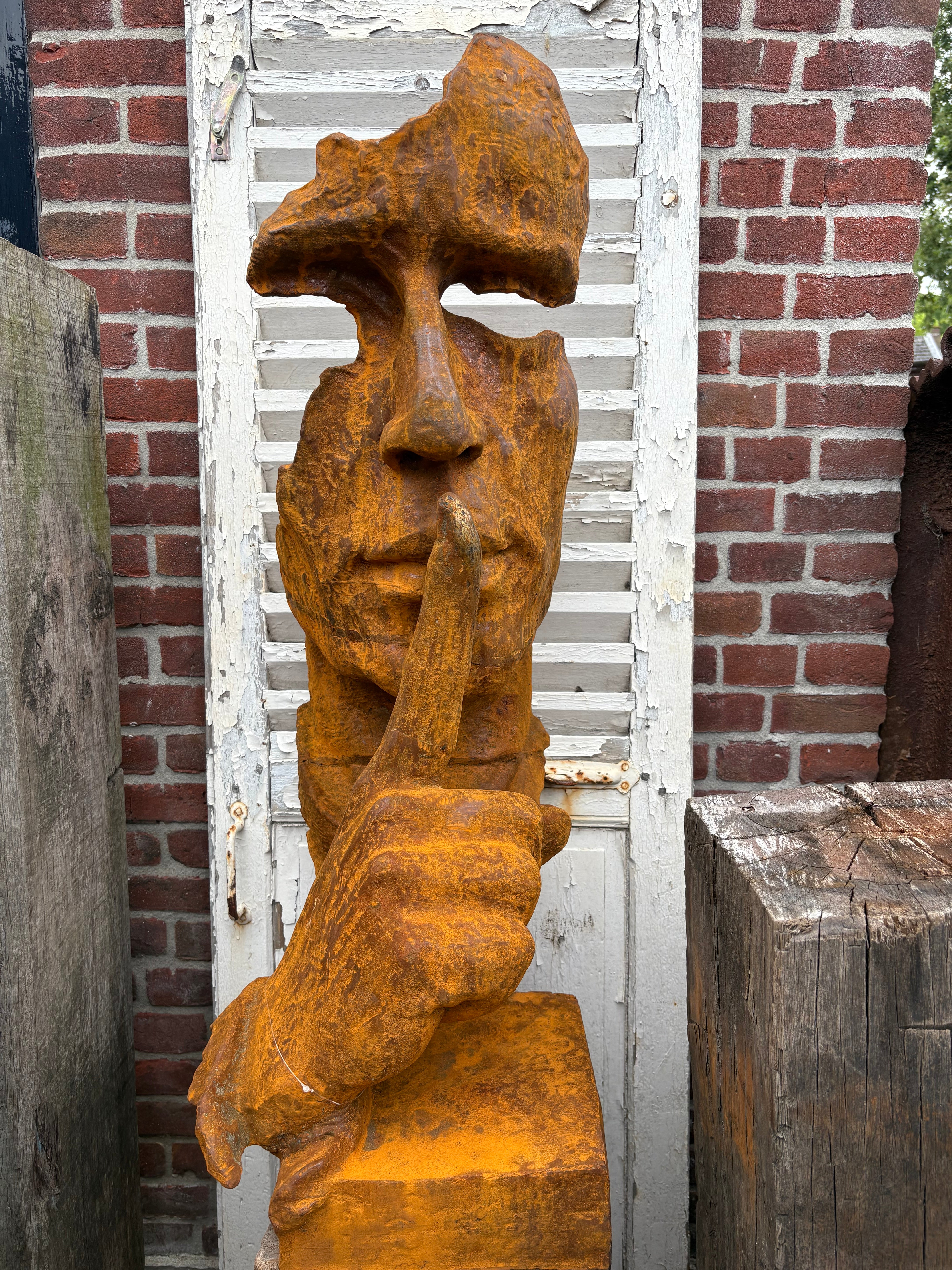 XXL gietijzeren (tuin) beeld gezicht "DE FLUISTERAAR"