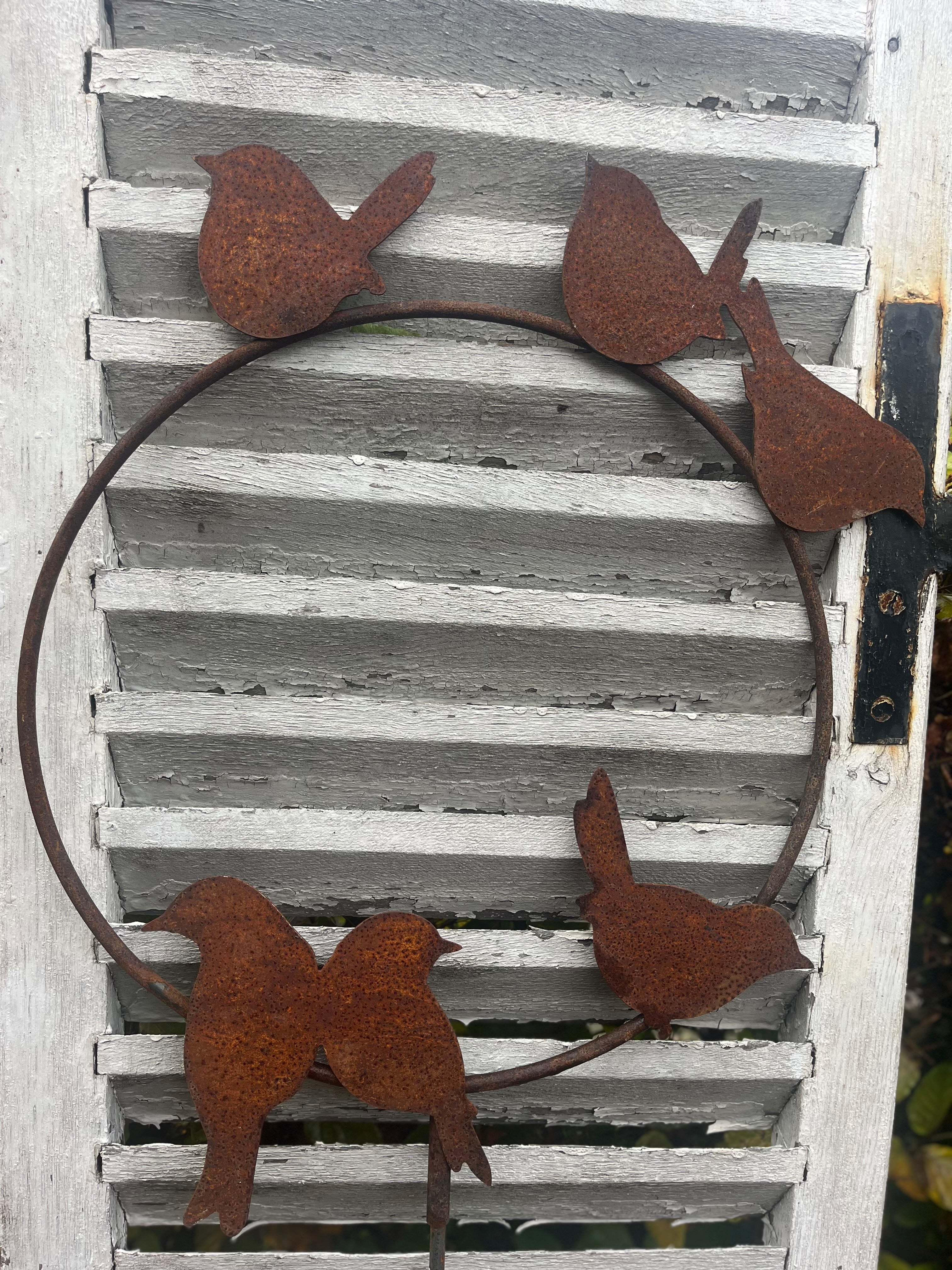 mooie ring met vogels op steker 1.25cm hoog in eco-roest - Brocante bij Ingie