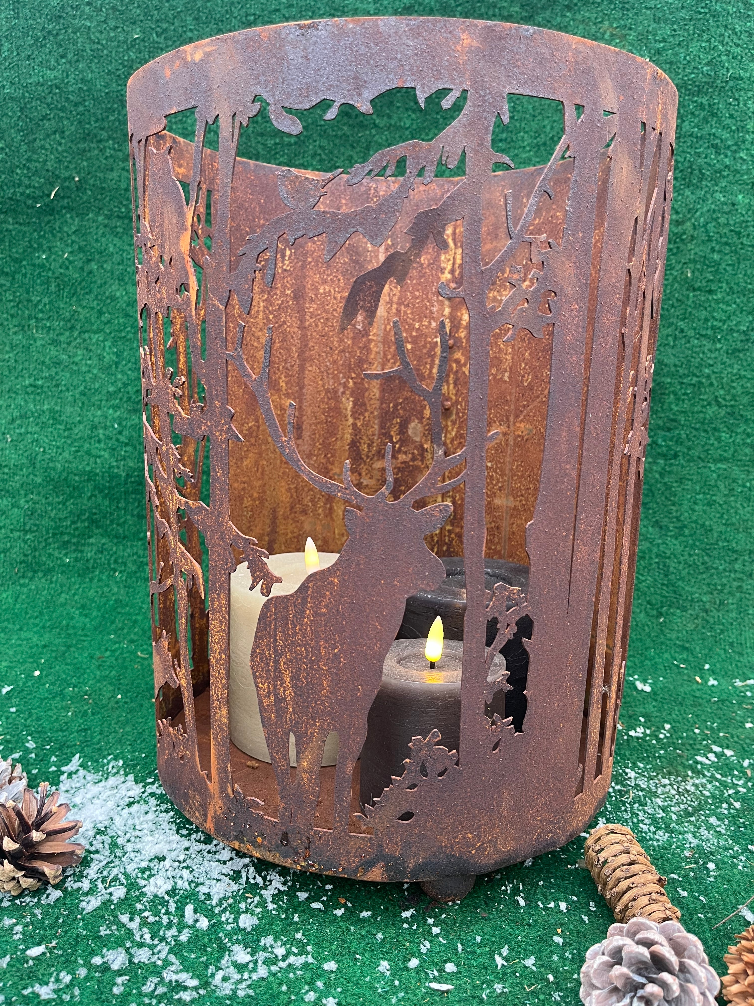 prachtig groot en zwaar windlicht van ecoroest met wild tafereel - Brocante bij Ingie
