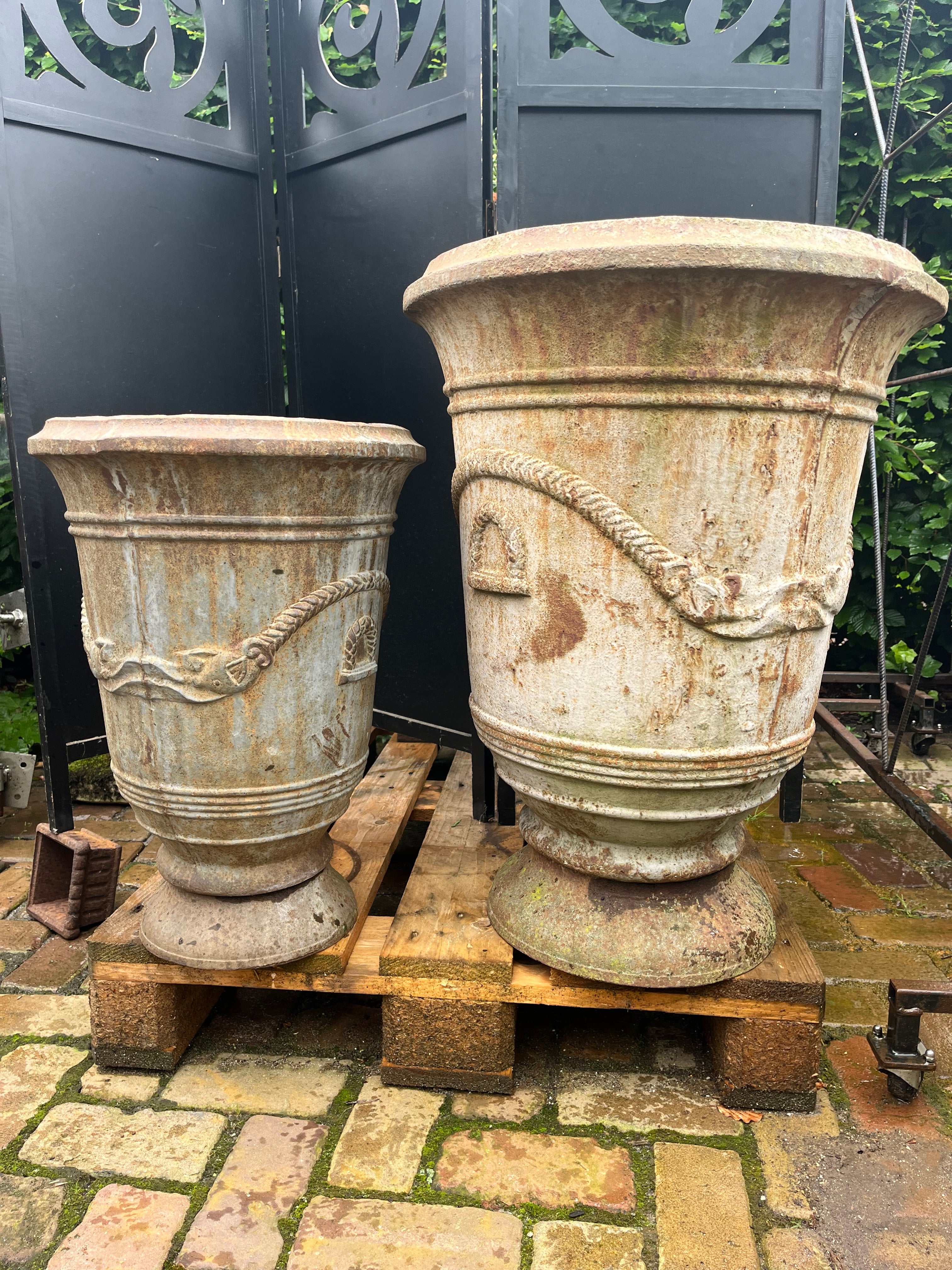 Anduze pot van gietijzer groot - Brocante bij Ingie