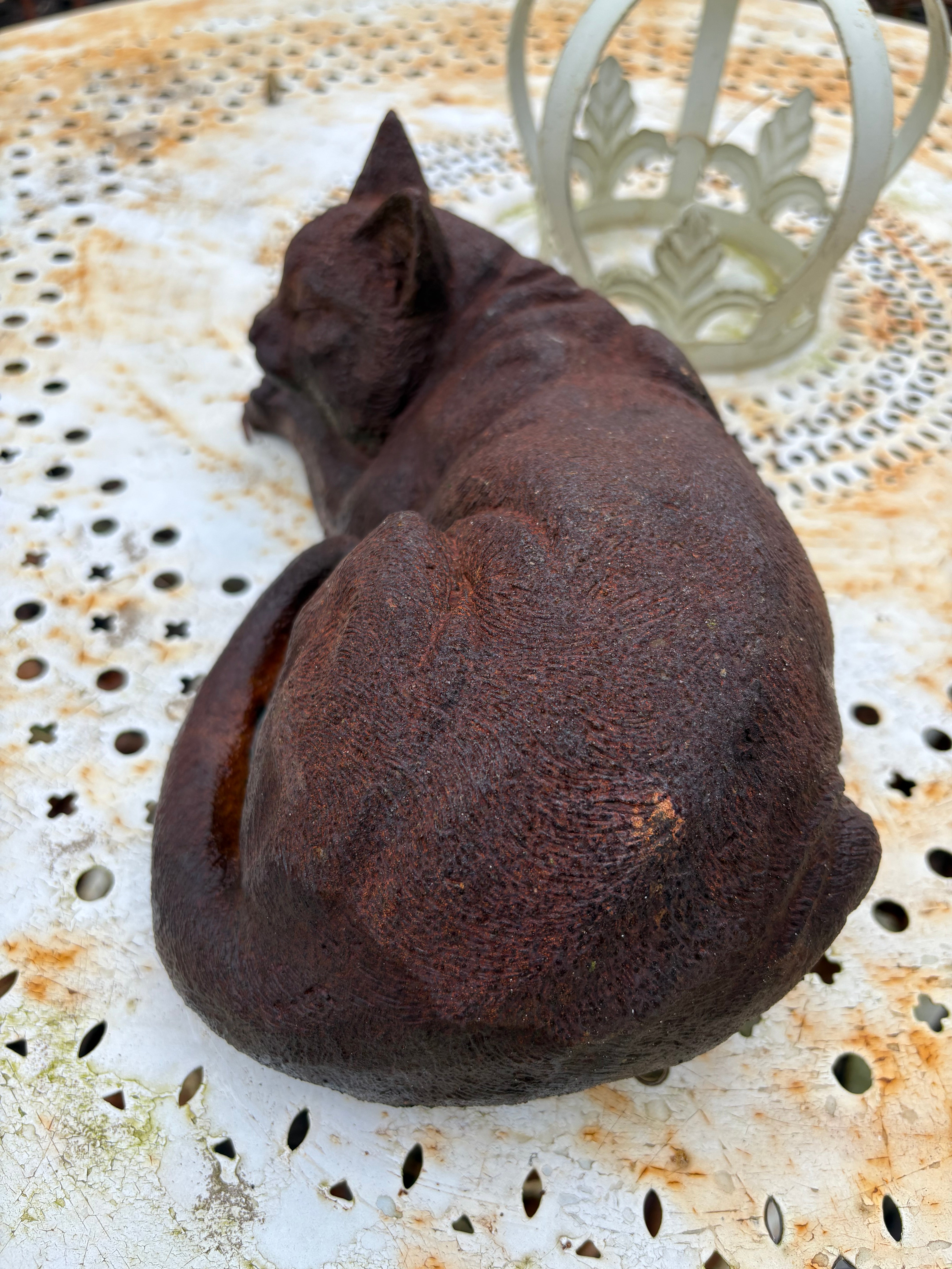 Schattige slapende kat van gietijzer - Brocante bij Ingie