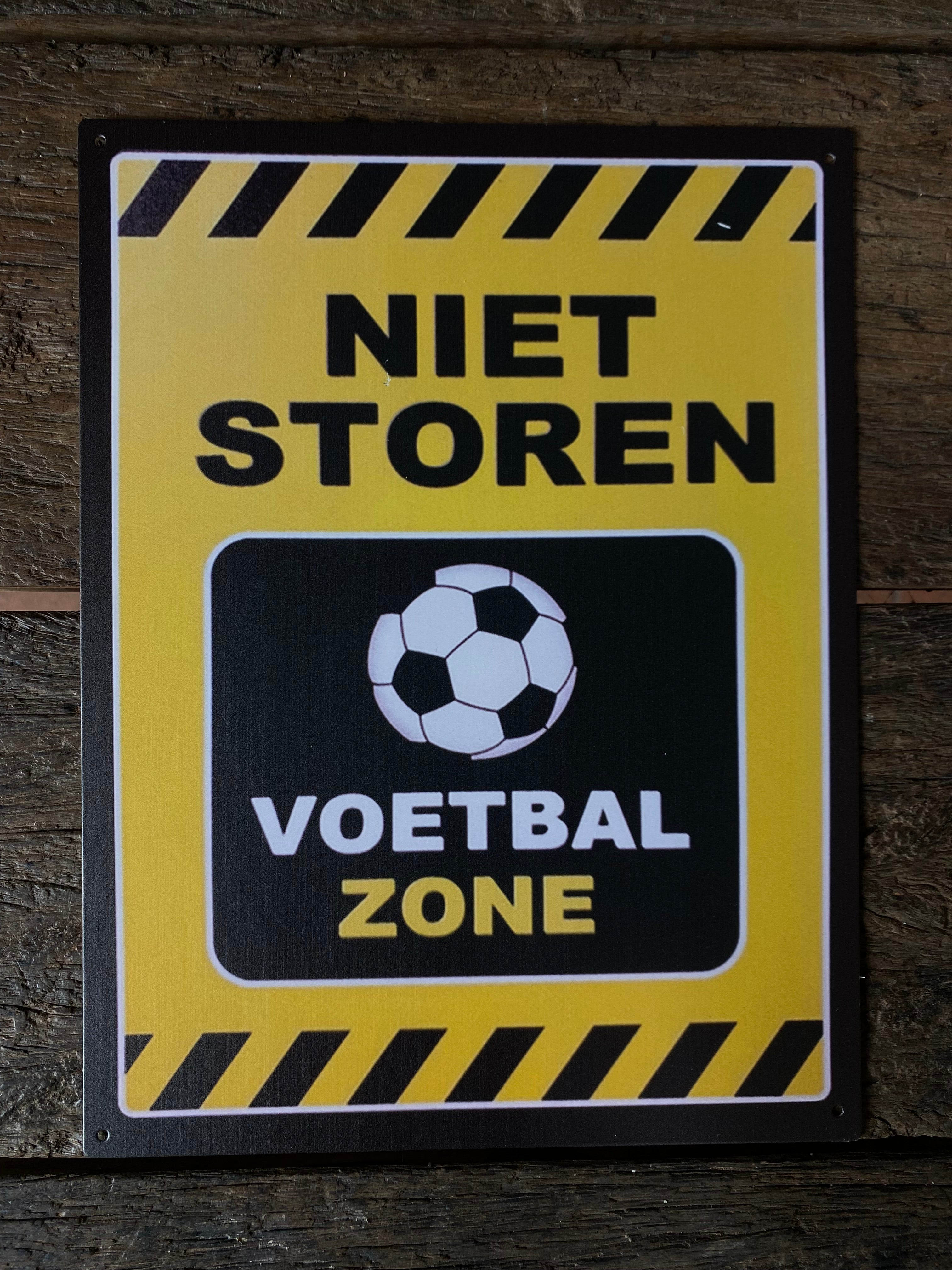 tekstbord metaal NIET STOREN VOETBAL ZONE - Brocante bij Ingie