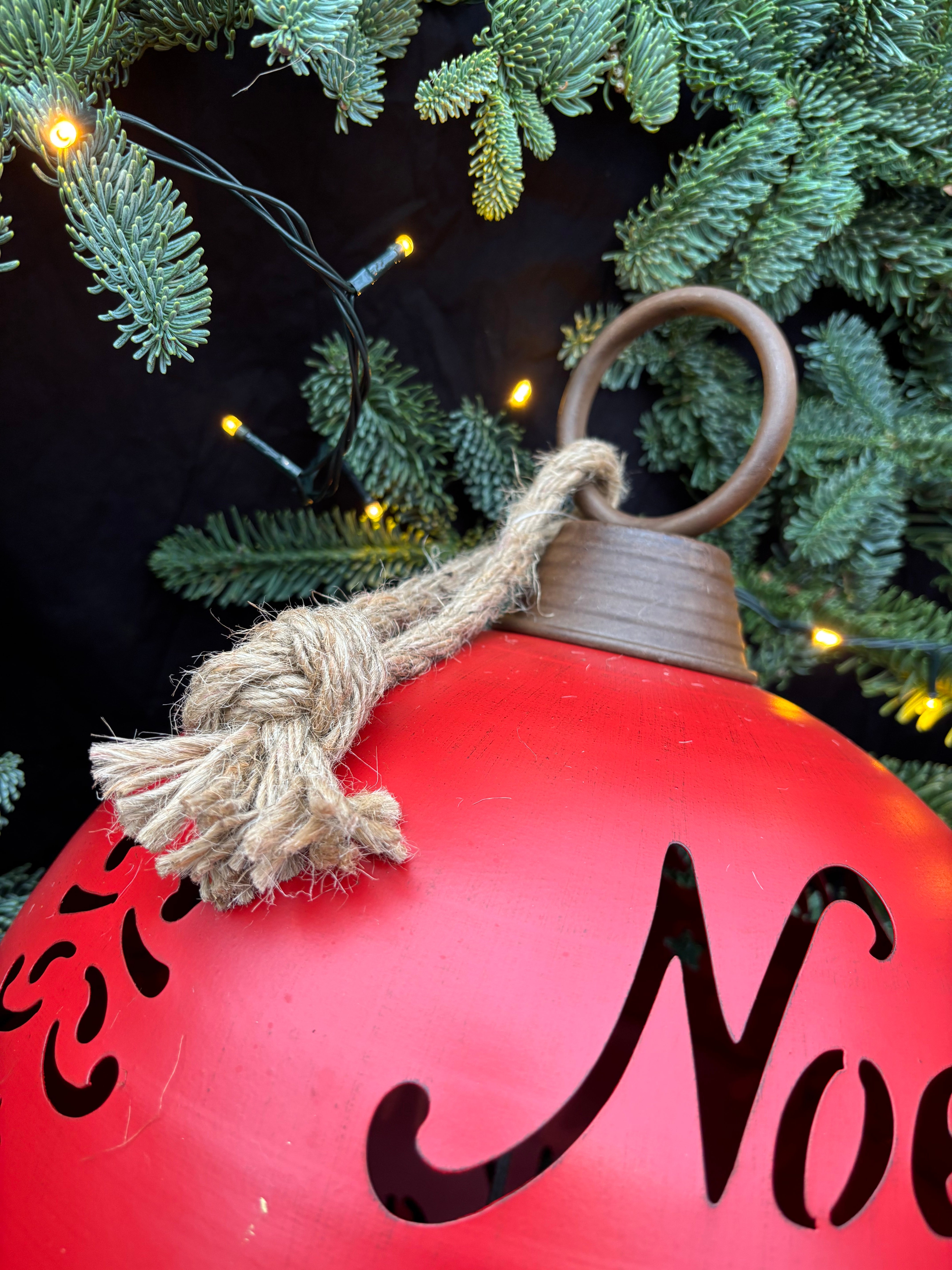 Kerstbal kerst bal ijzer rood met tekst NOEL - Brocante bij Ingie
