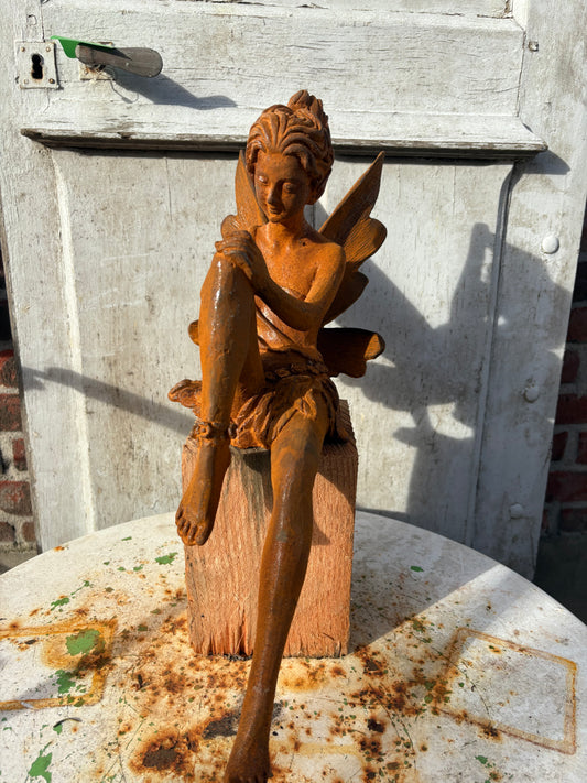 Zittende fee/ engel - Brocante bij Ingie