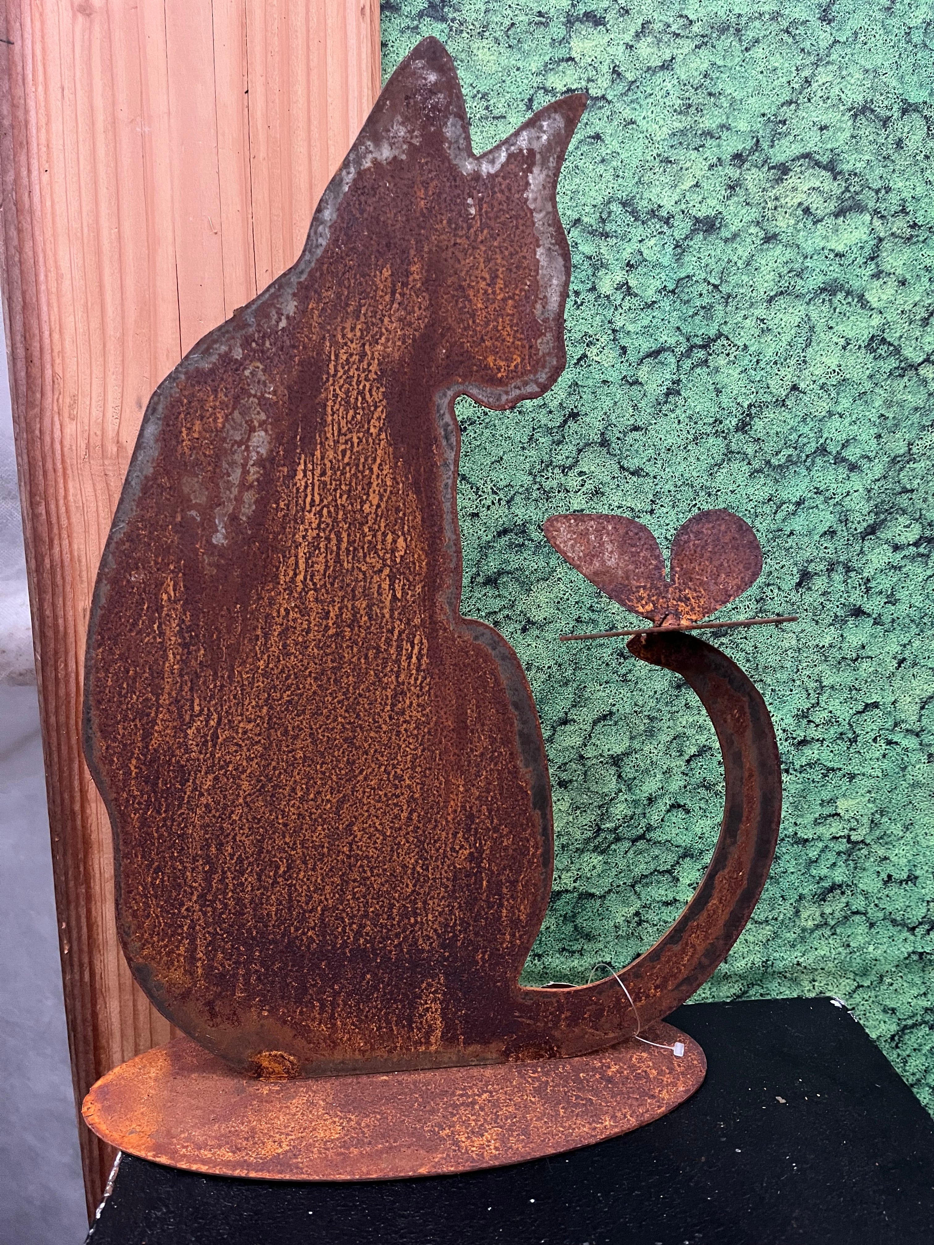 Kat met vlinder op staart op plaat van Ecoroest - Brocante bij Ingie