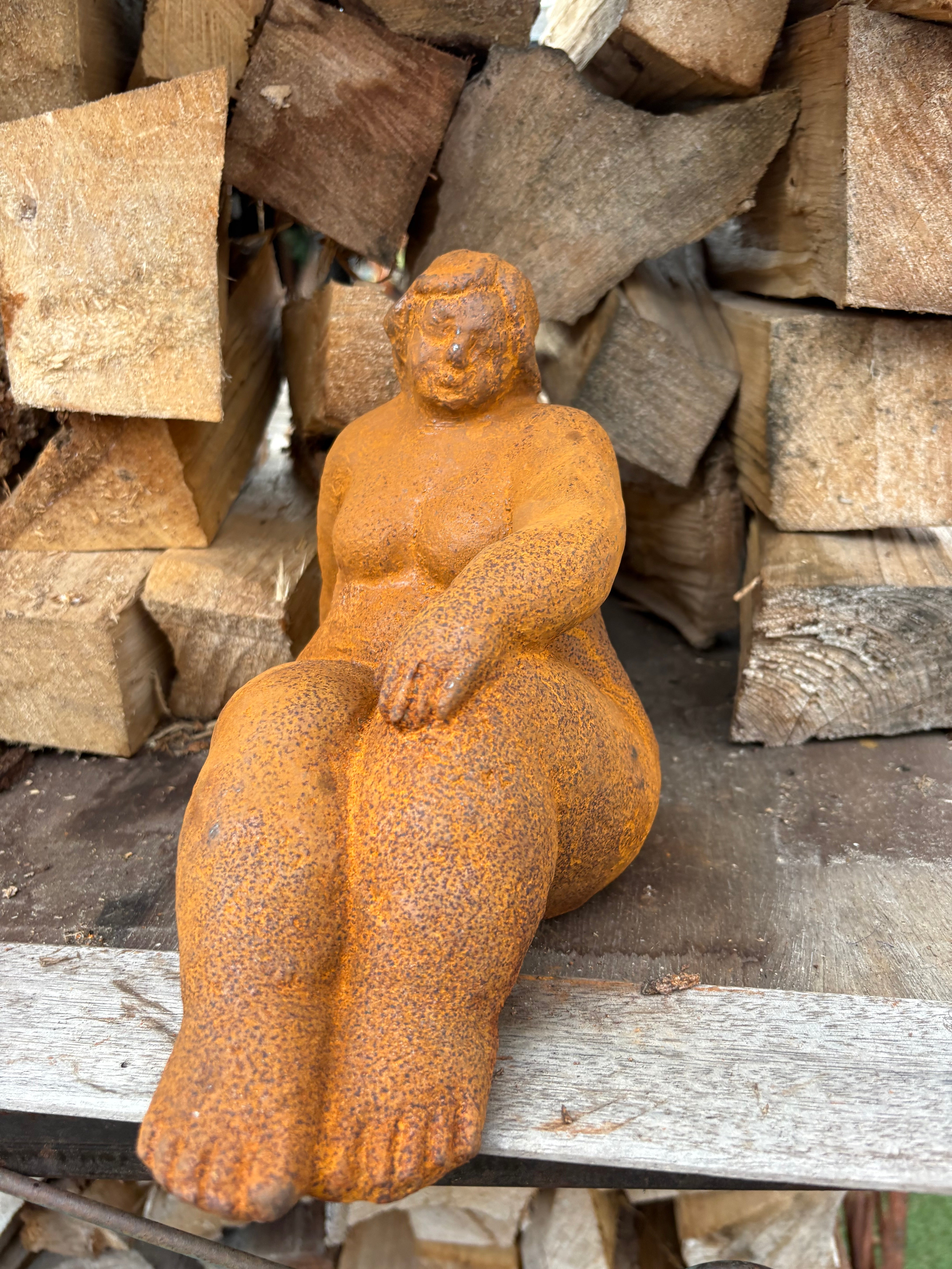 Volslank dametje dame zittende