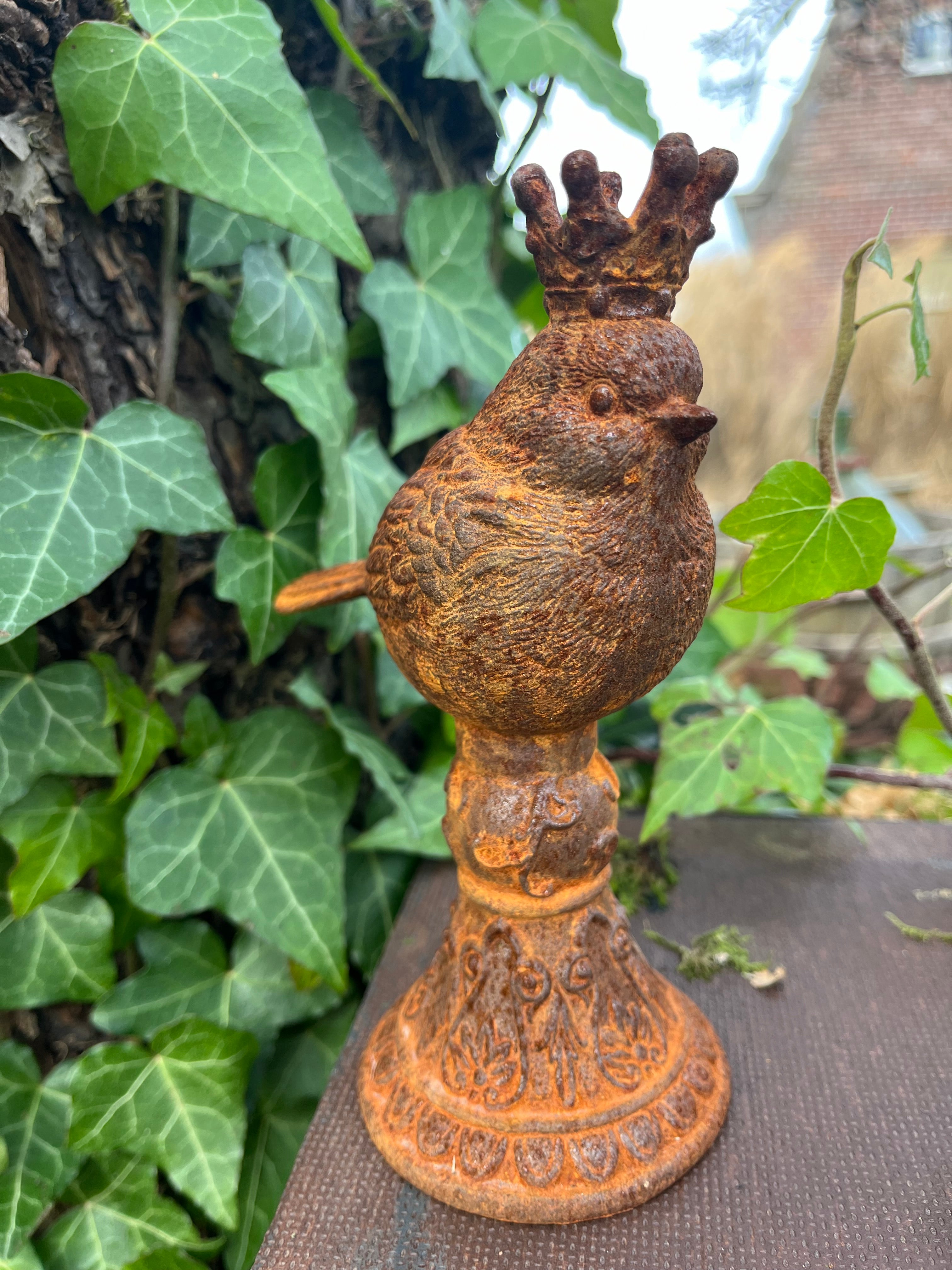 gietijzeren winter koning vogeltje met open kroontje - Brocante bij Ingie