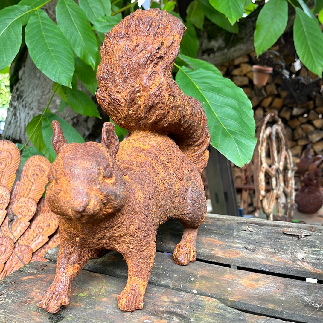 Eekhoorn groot van gietijzer staand - Brocante bij Ingie