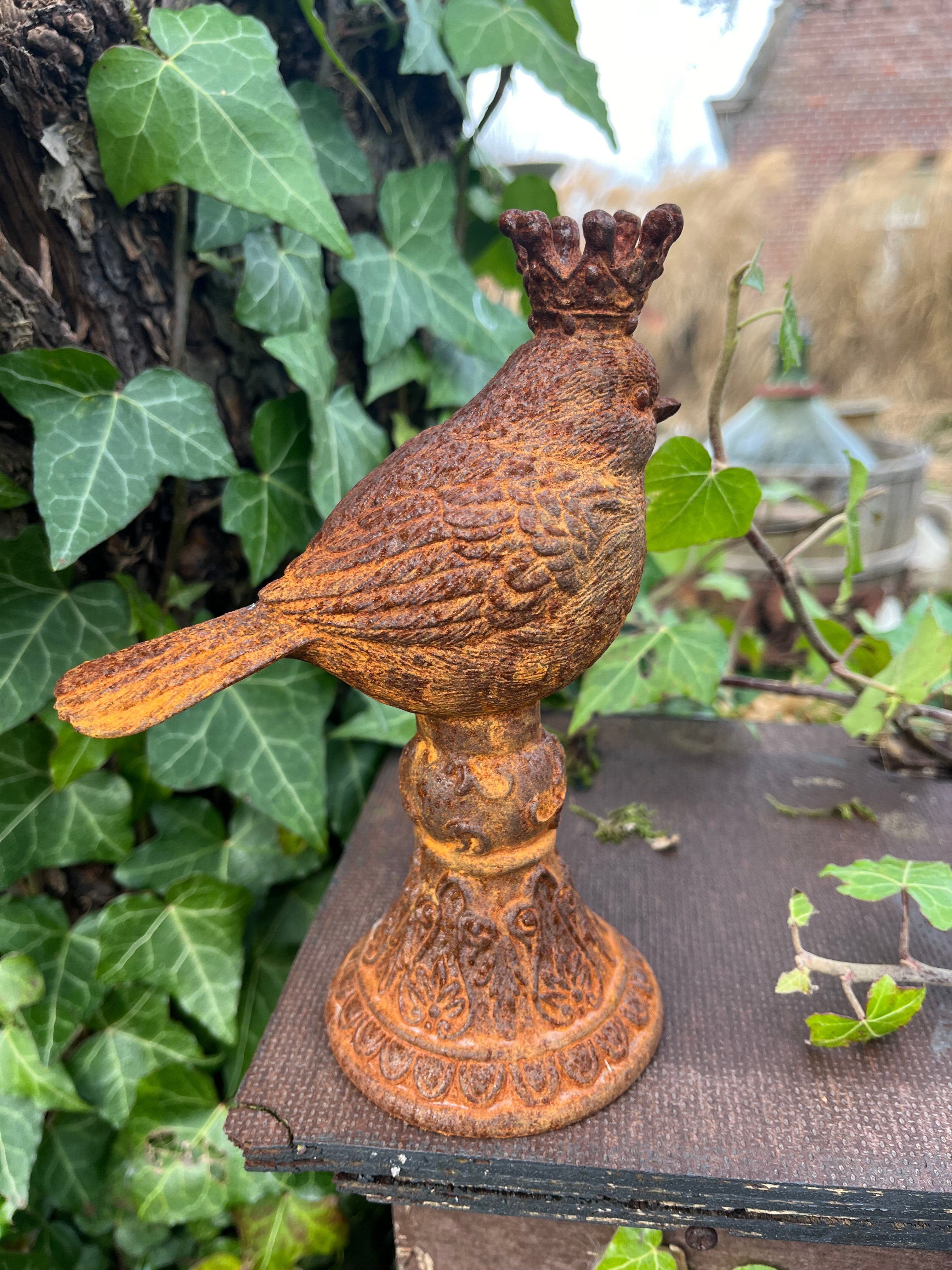 gietijzeren winter koning vogeltje met open kroontje - Brocante bij Ingie