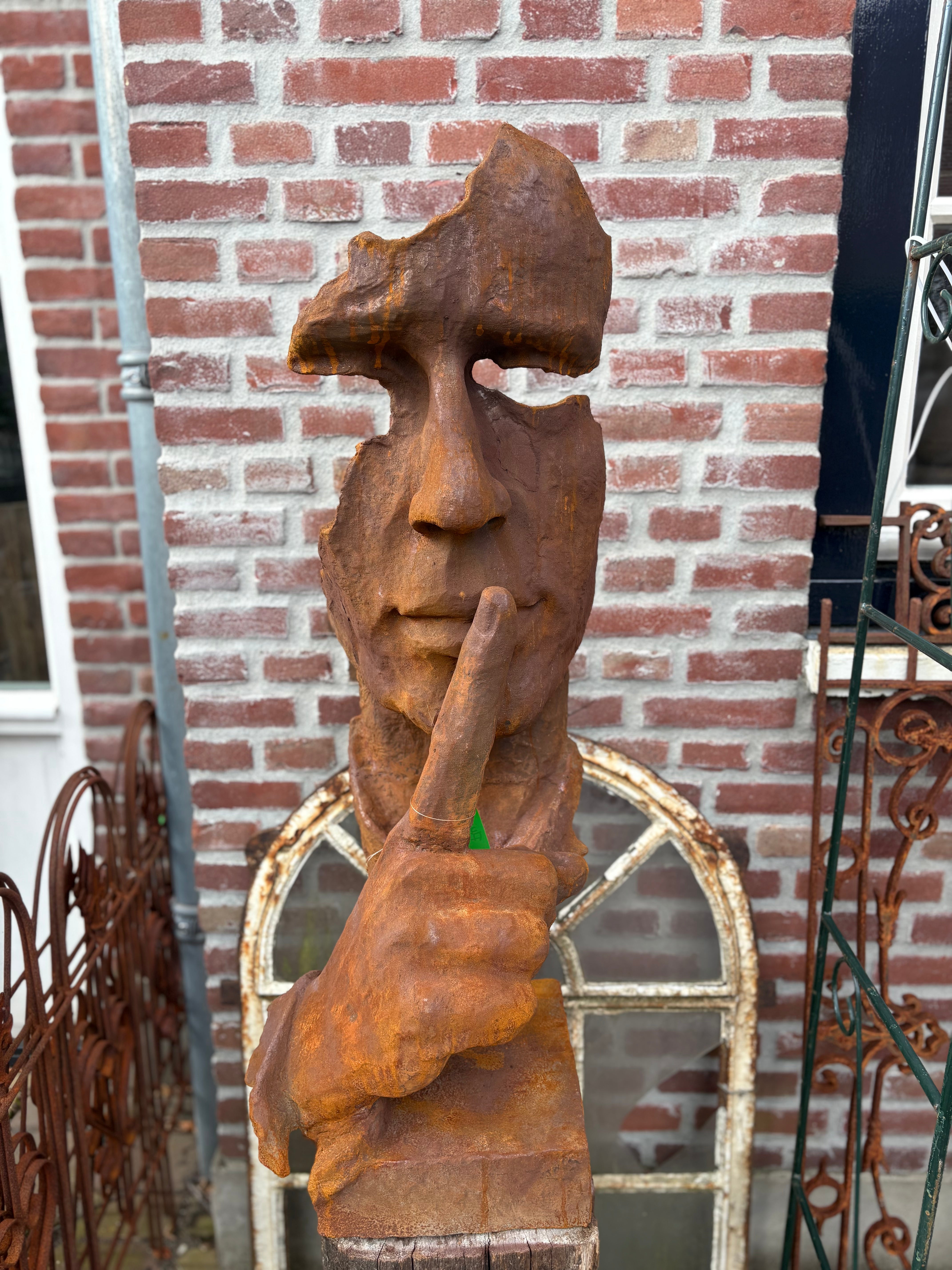 XXL gietijzeren (tuin) beeld gezicht "DE FLUISTERAAR"