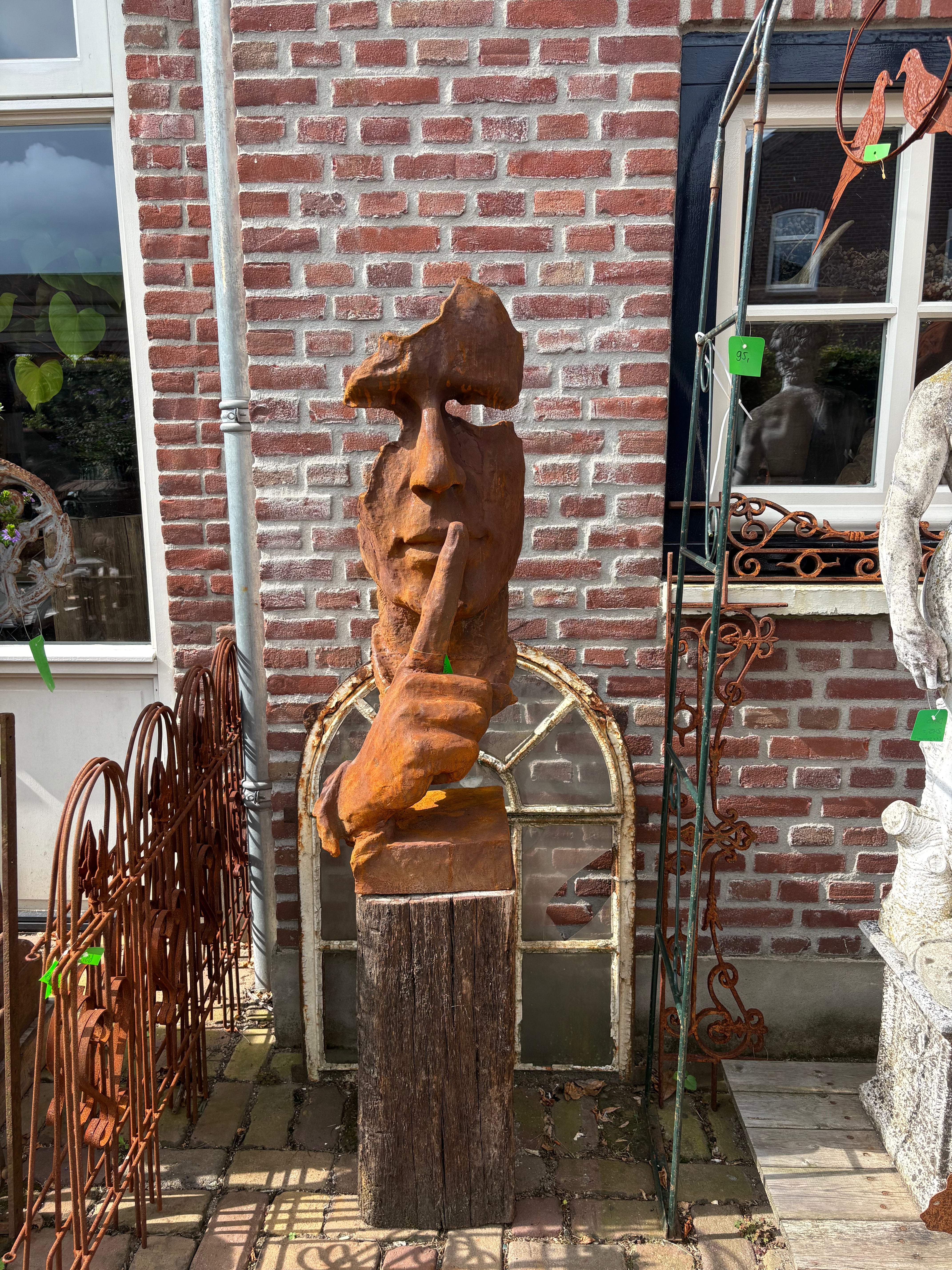XXL gietijzeren (tuin) beeld gezicht "DE FLUISTERAAR"