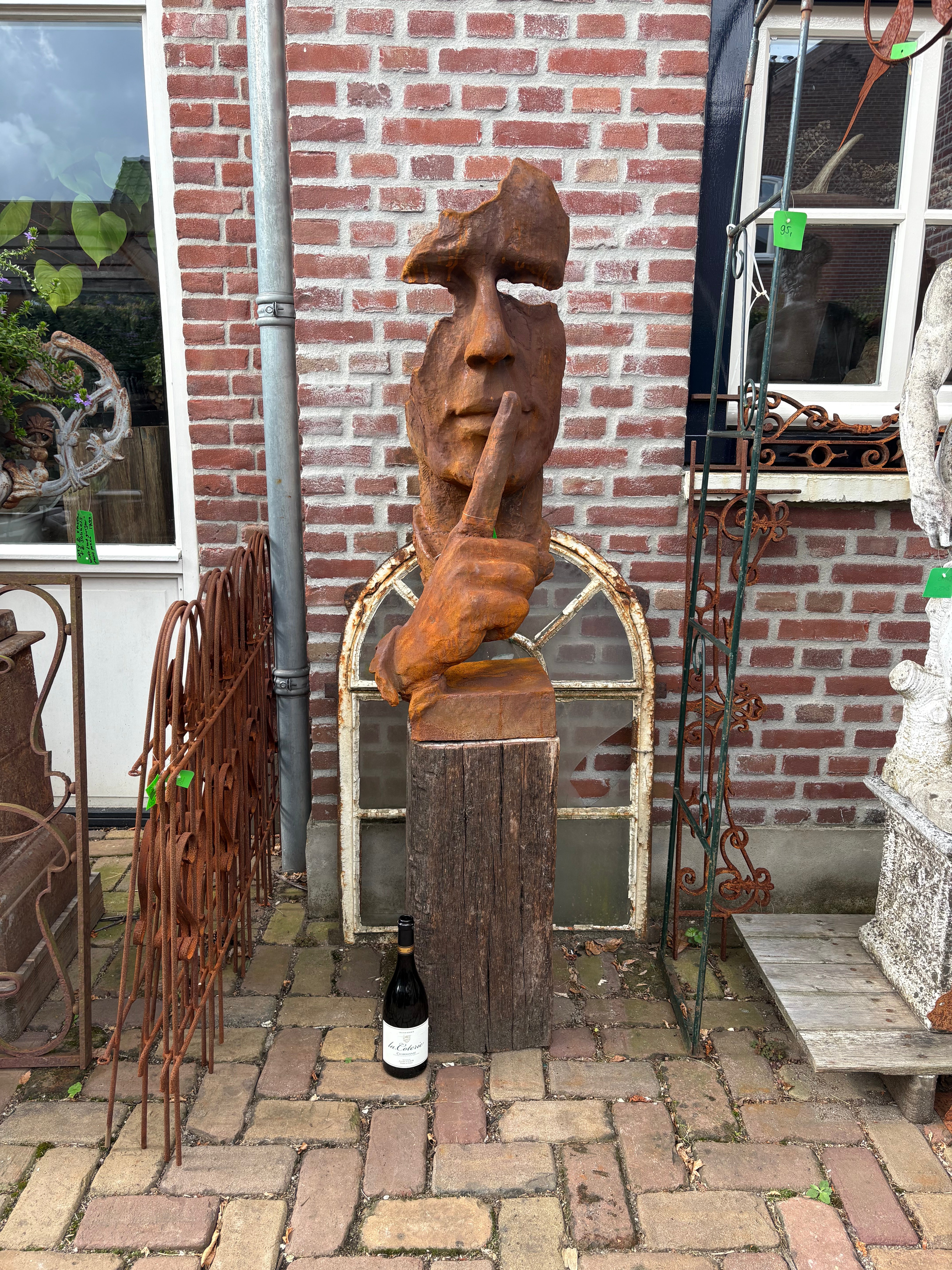 XXL gietijzeren (tuin) beeld gezicht "DE FLUISTERAAR"