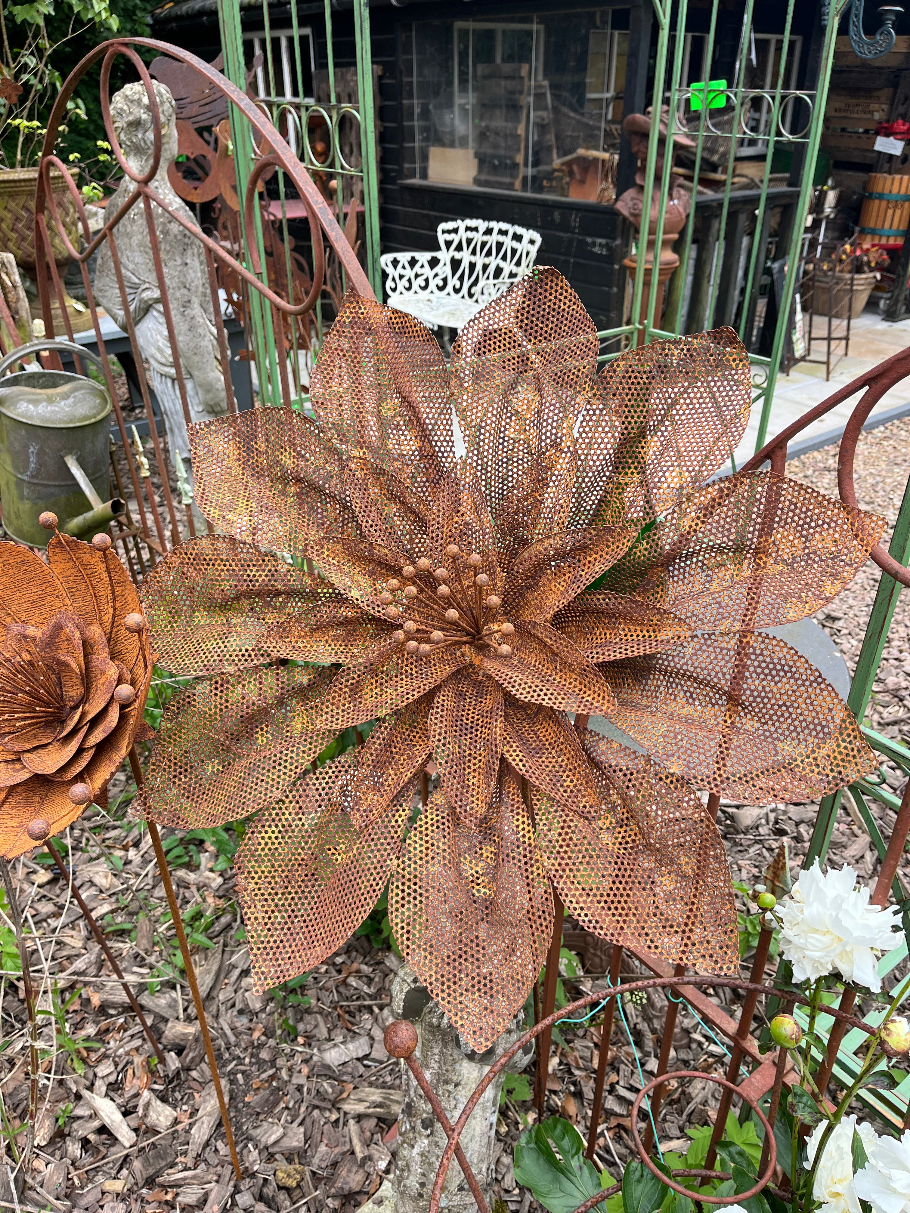 Tuin-chrysant roest bloem op tuinsteker - Groot - Brocante bij Ingie