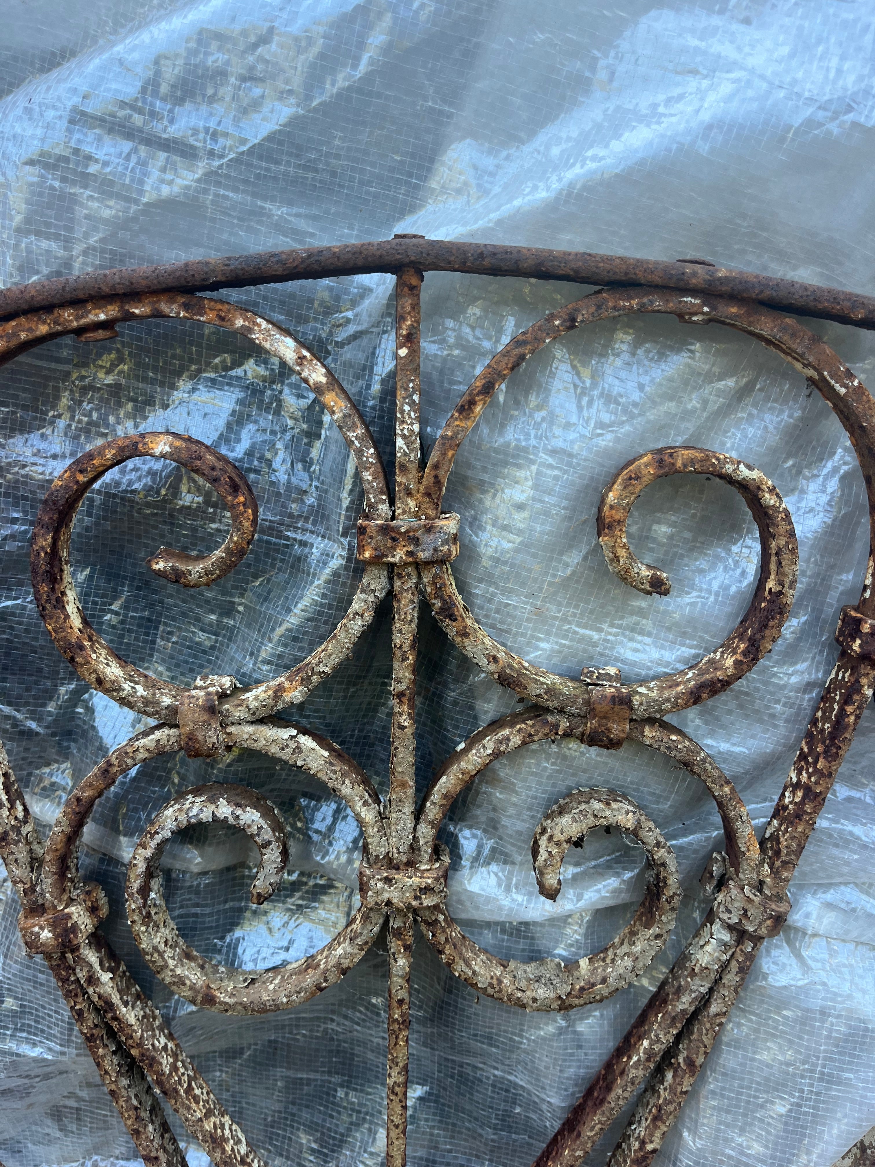 Zwaar oud smeedijzeren hekwerk nr1 - Brocante bij Ingie