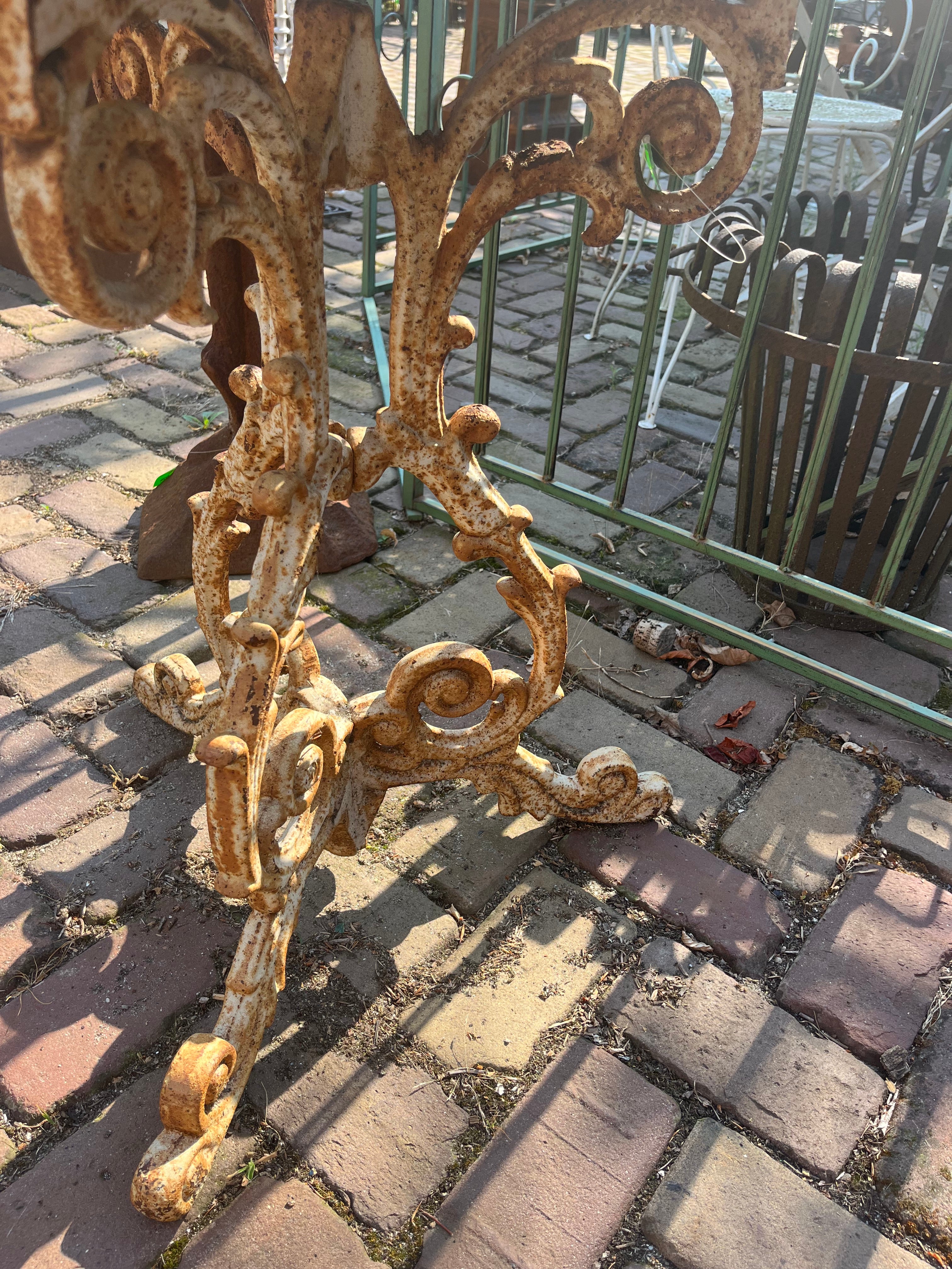 tuin tafel bistro tafeltje met vierkant Italiaans marmeren blad - Brocante bij Ingie
