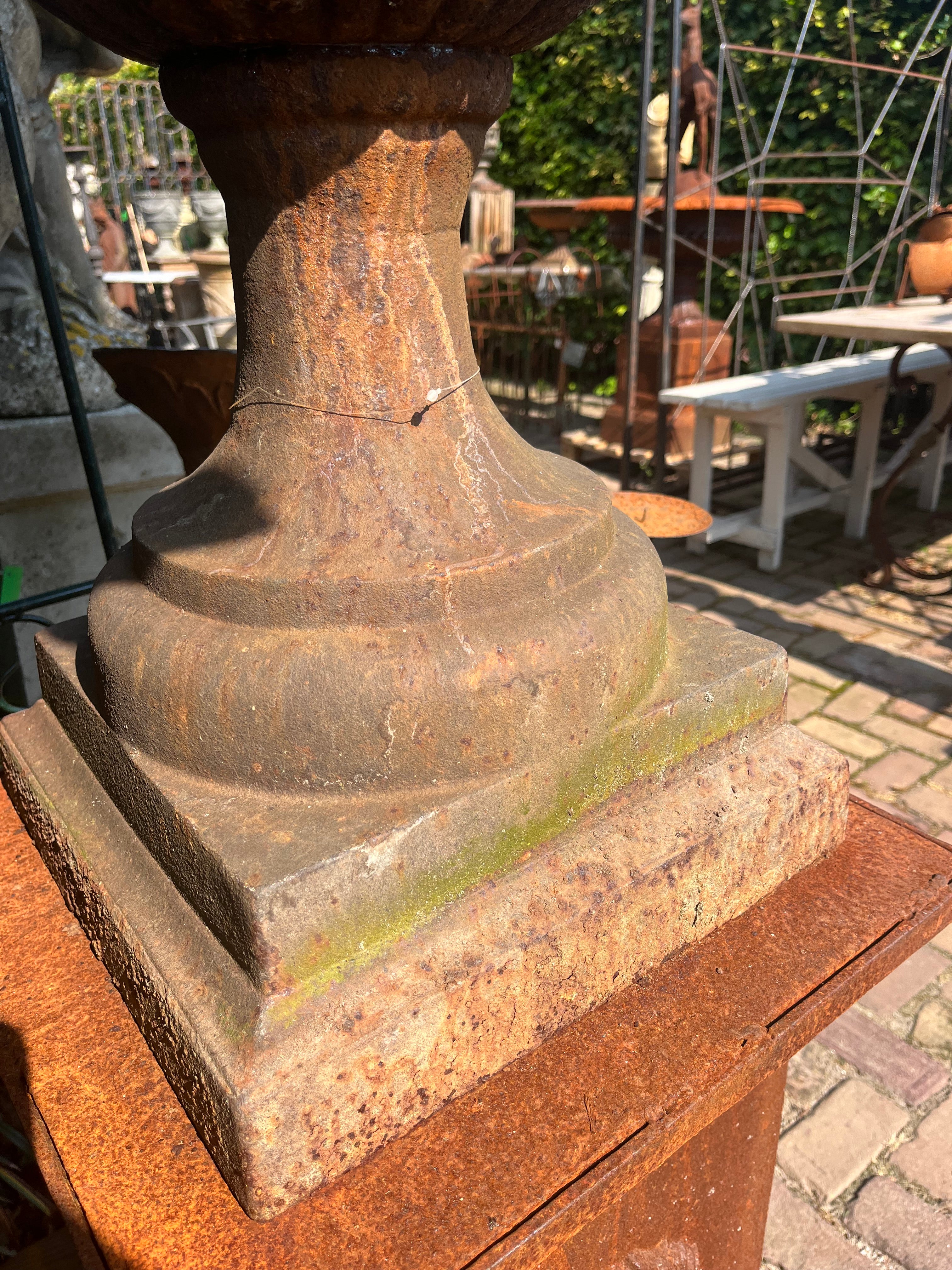 Set van 2 XL hoge Louvre vazen eventueel op grote zuil - Brocante bij Ingie