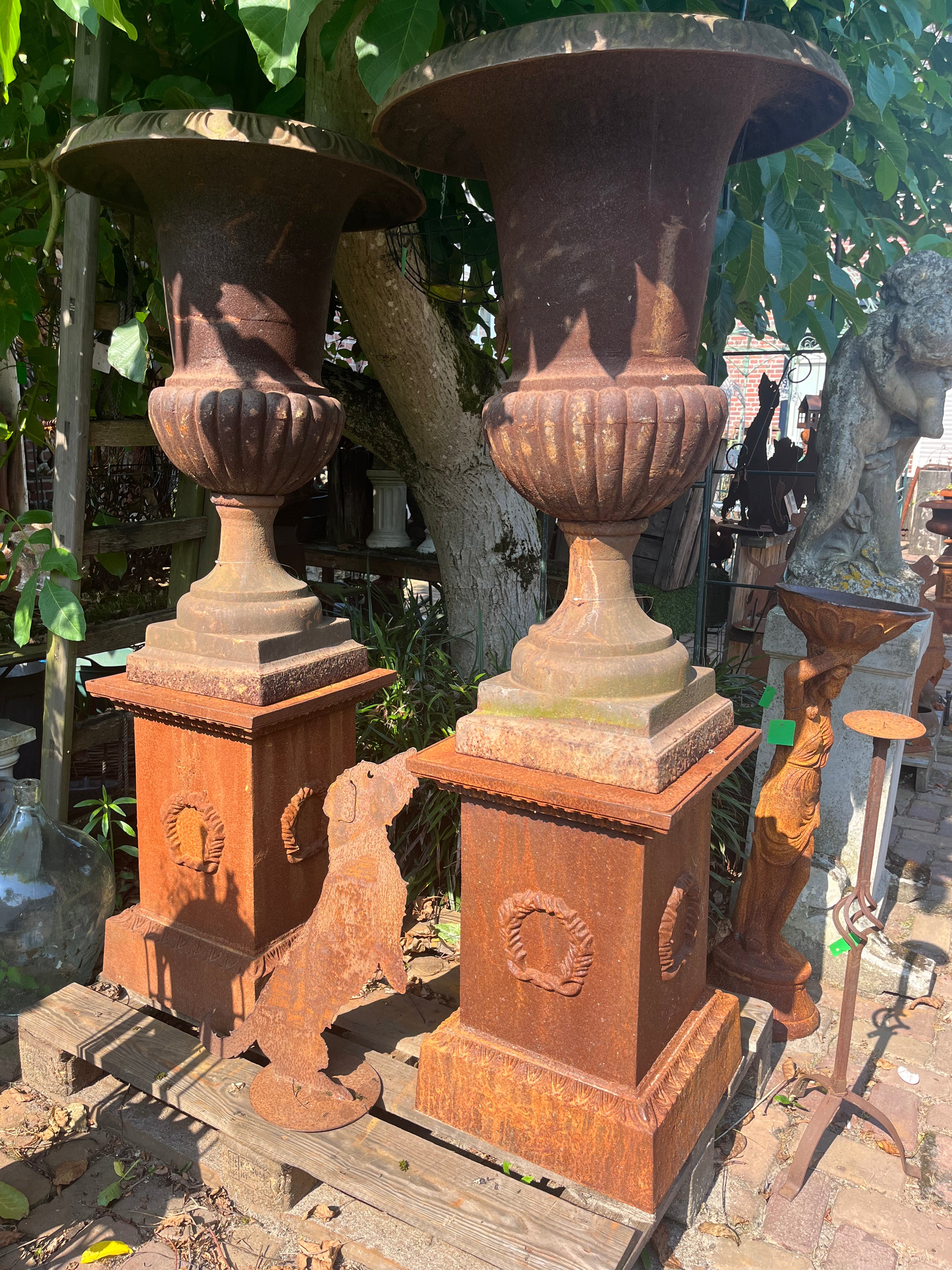 Set van 2 XL hoge Louvre vazen eventueel op grote zuil - Brocante bij Ingie