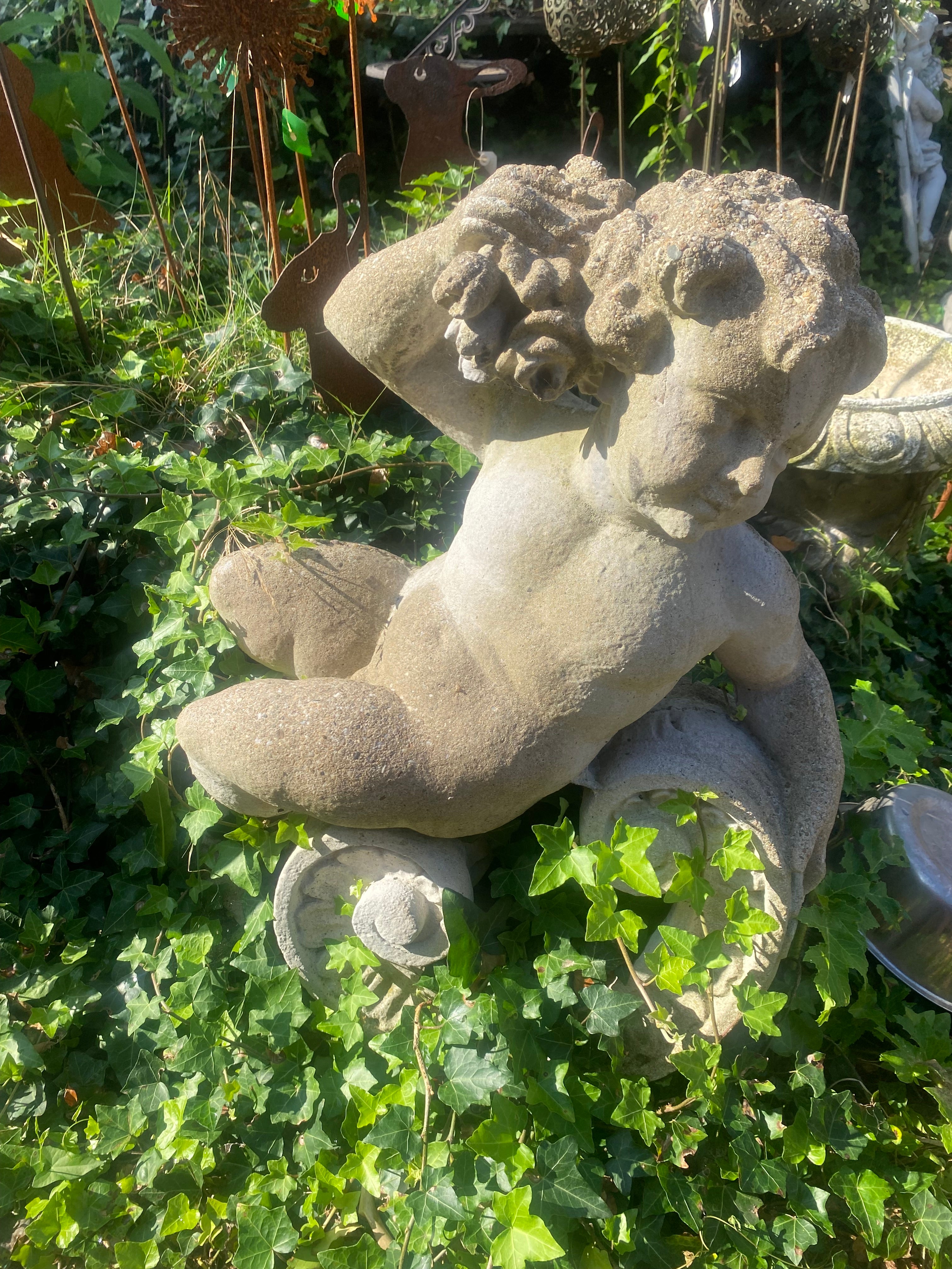 Set van 2x grote liggende Putti engel van beton